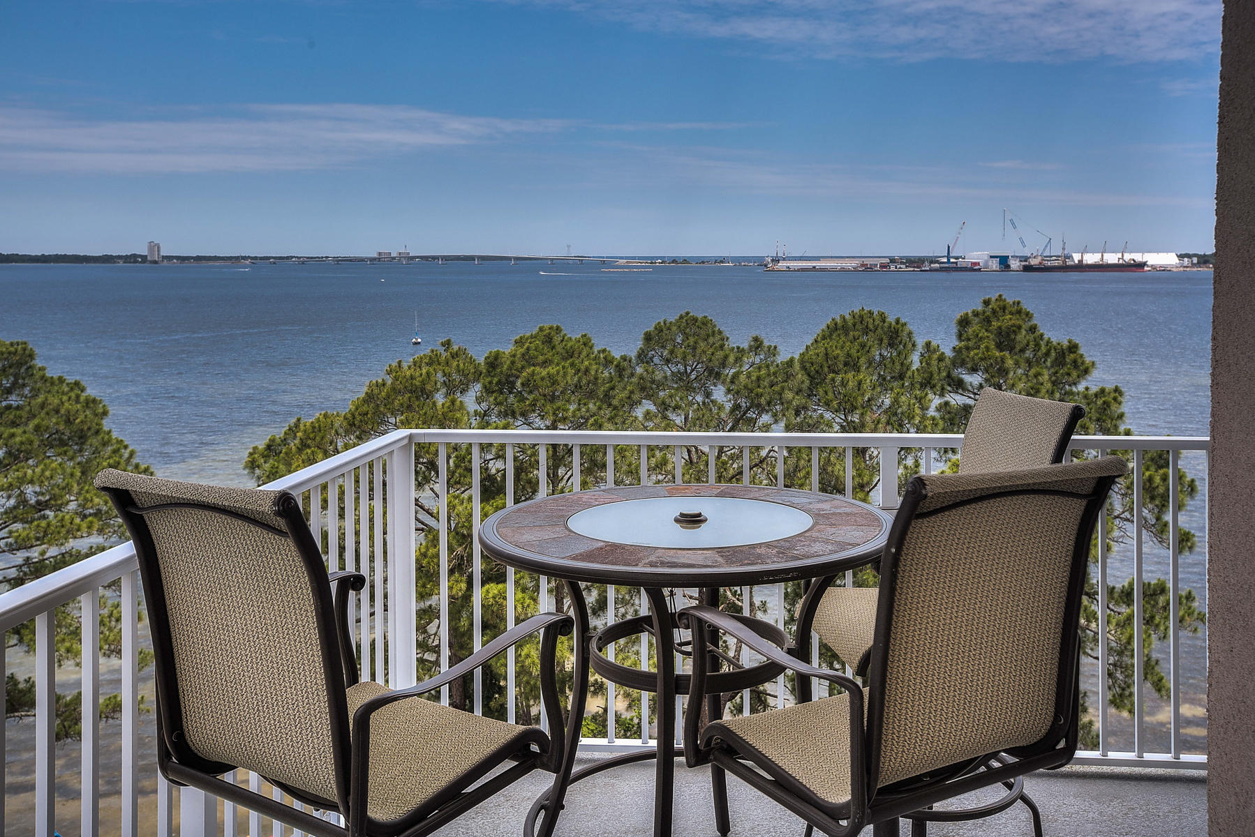 MAGNOLIA BAY CLUB - Residential