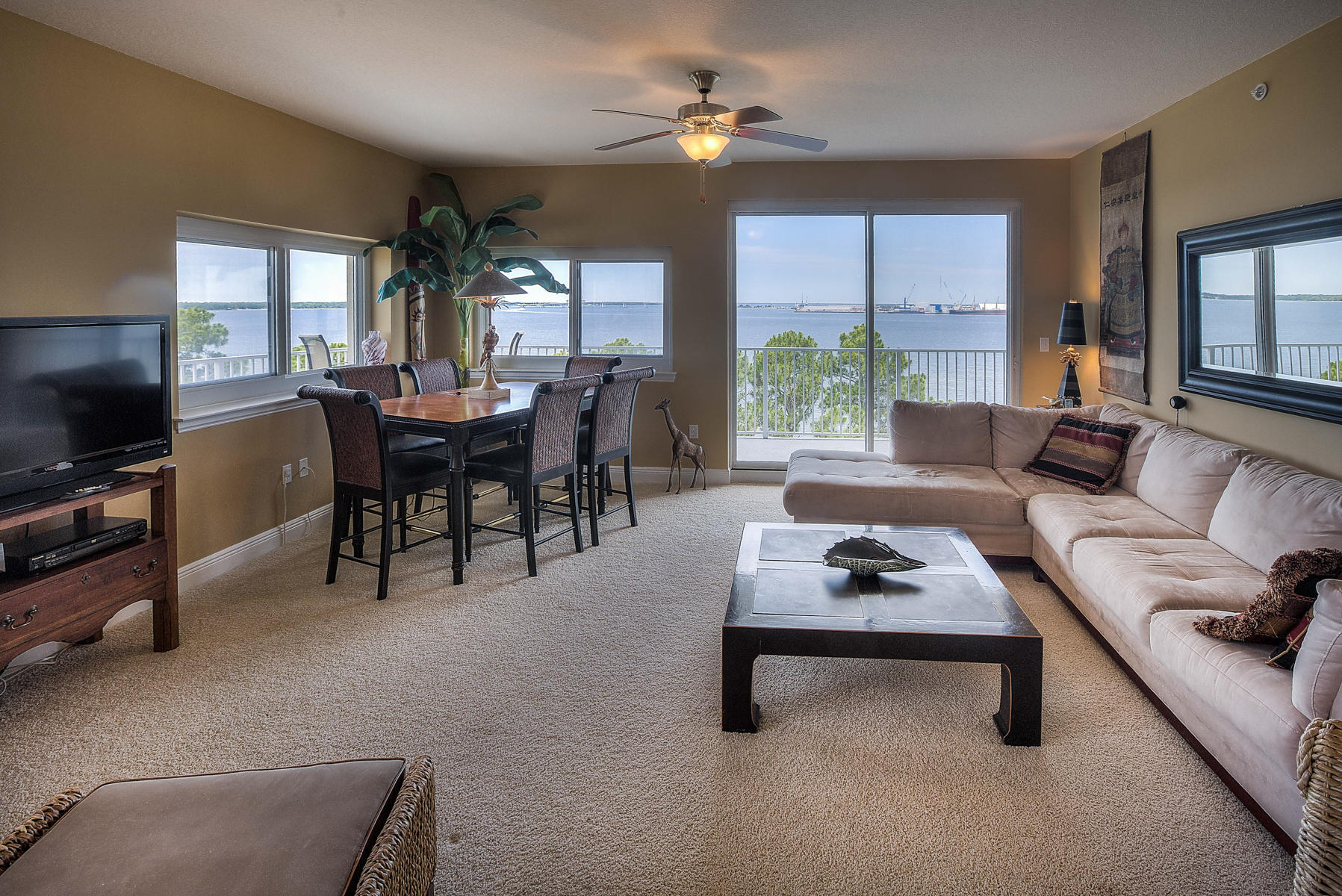 MAGNOLIA BAY CLUB - Residential