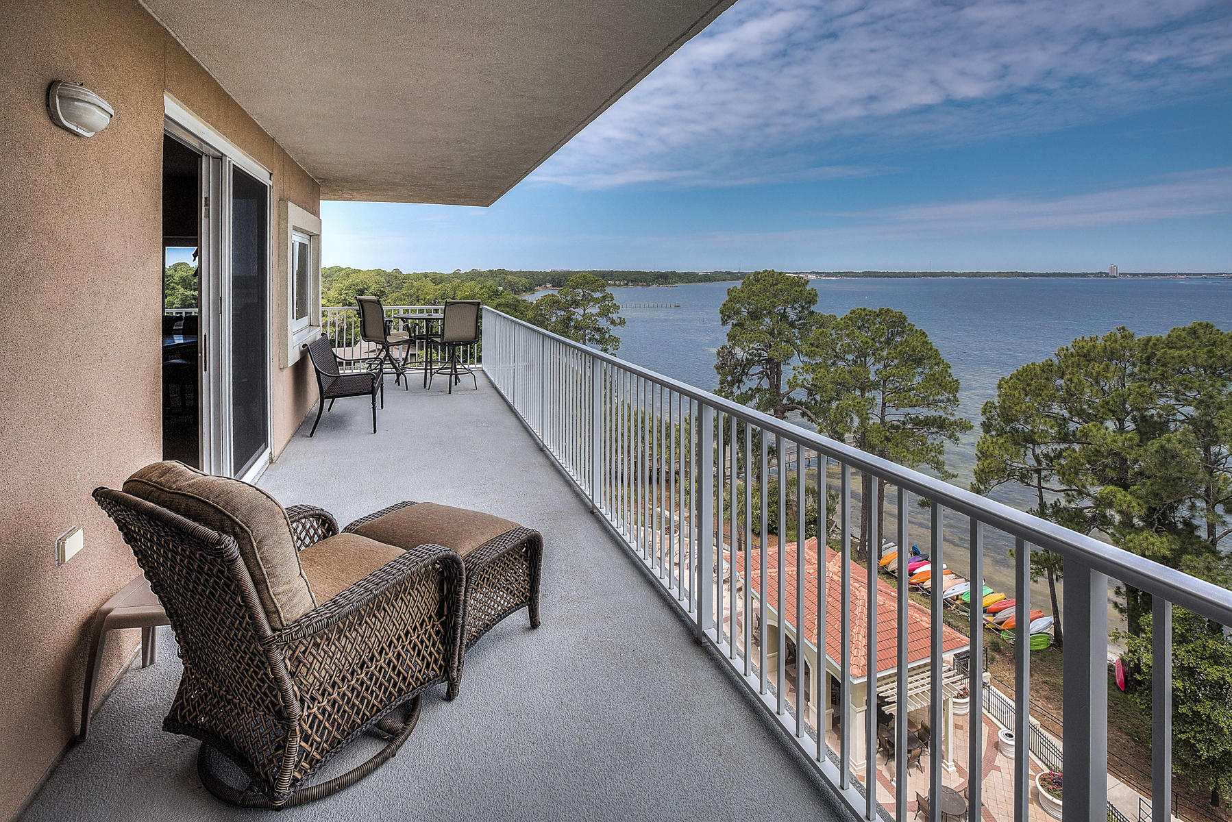 MAGNOLIA BAY CLUB - Residential