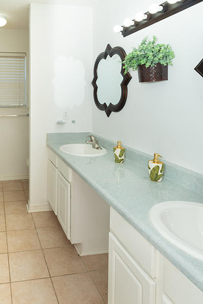 LAUREL OAKS S/D - Residential Lease