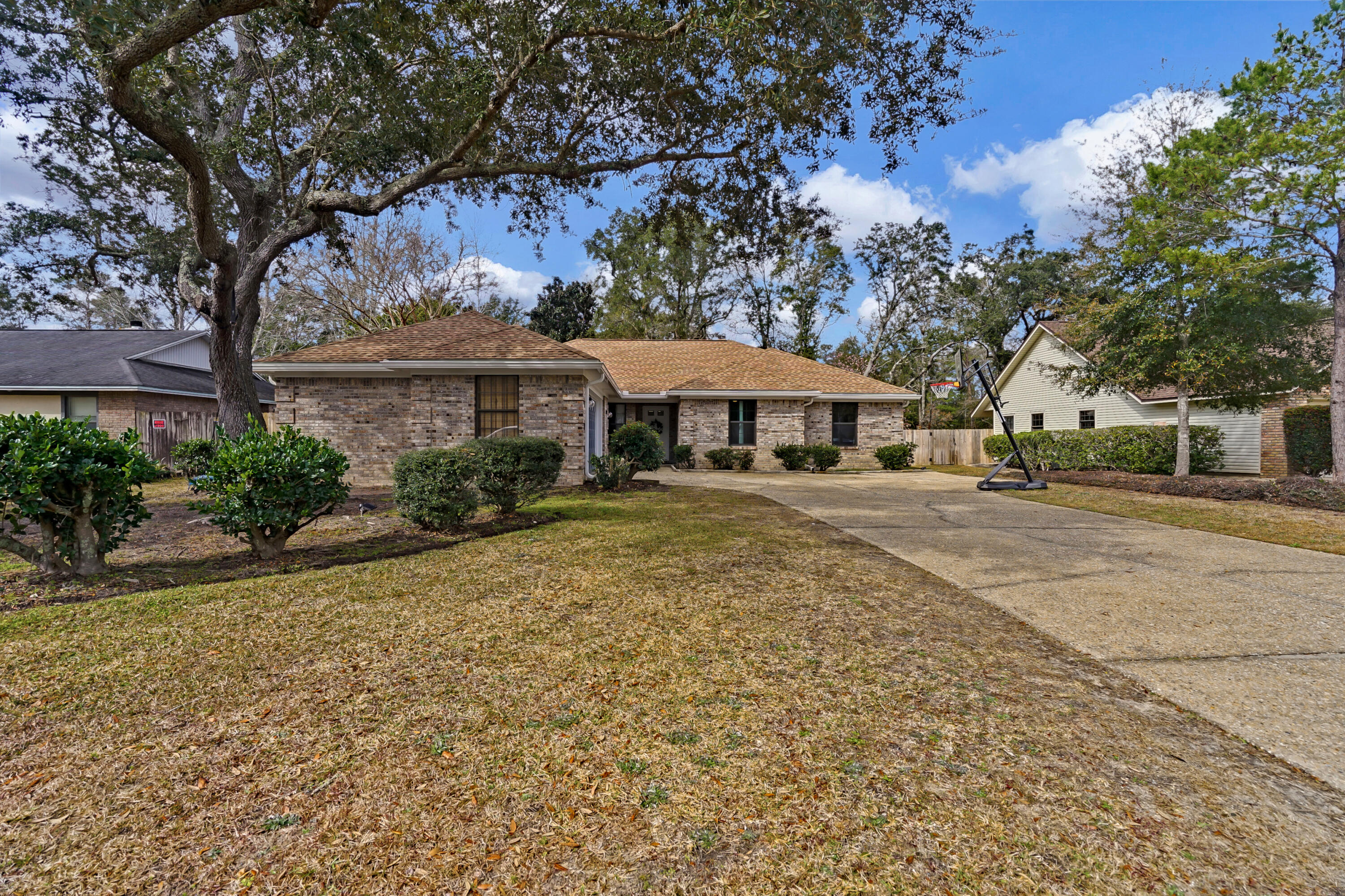 Look no further, you have found your dream home in the Woodlands of Bluewater Bay. This home renovated and ready to move in with Brand New Kitchen including new cabinets, new tile floor, new appliances and quartz counter tops, updated plumbing and lighting fixtures, complete renovation. of master bath and guest bath. Updated roof as of June 2020. New gutters, new water heater, and new windows in bedrooms. The open floor plan features a family room with a cathedral ceiling, a formal dining room, an amazing kitchen, an office and 3 bedrooms. The large yard is fully fenced with gates on either side of the house and another gate leading to White Point Road.