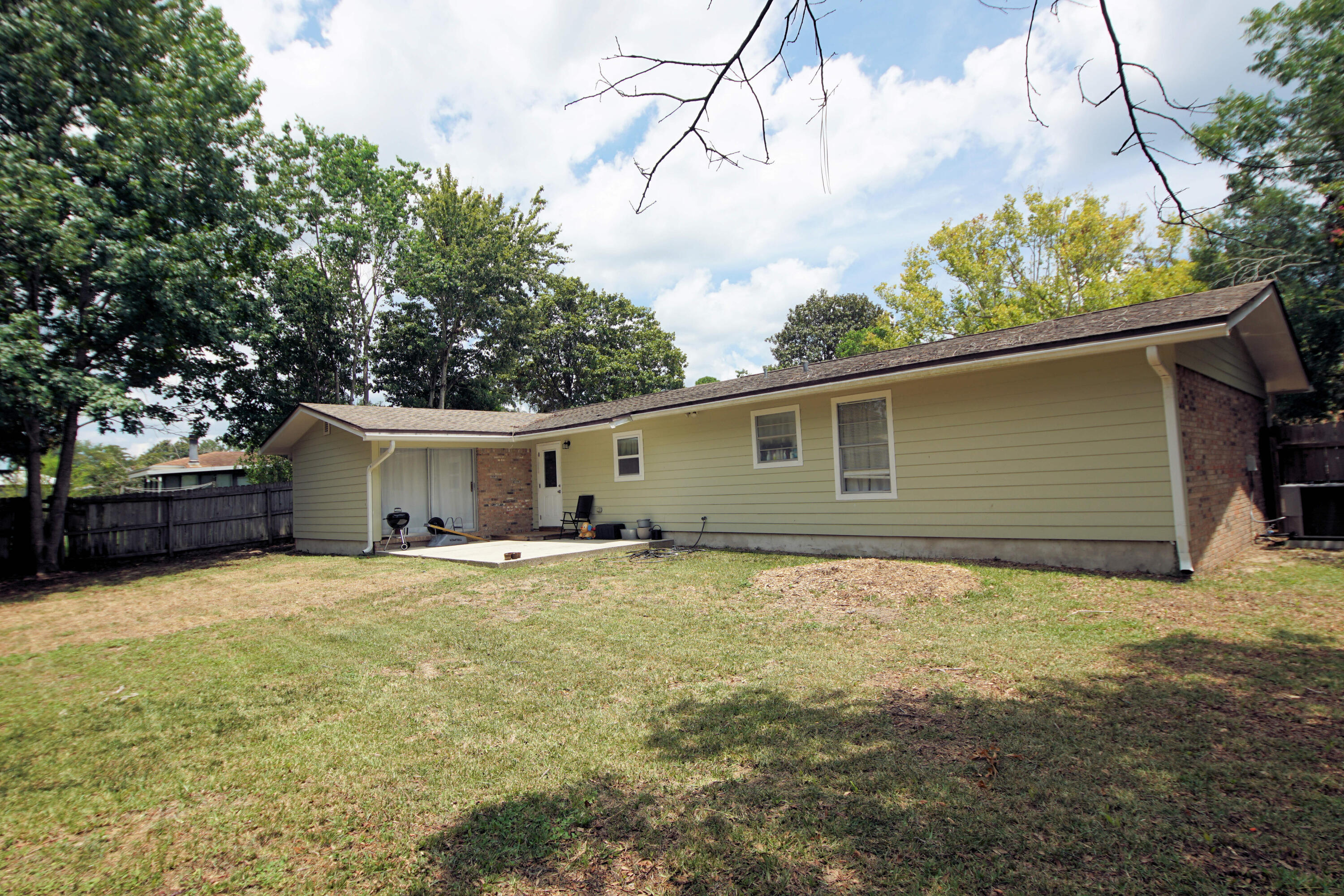 PORT DIXIE - Residential Lease