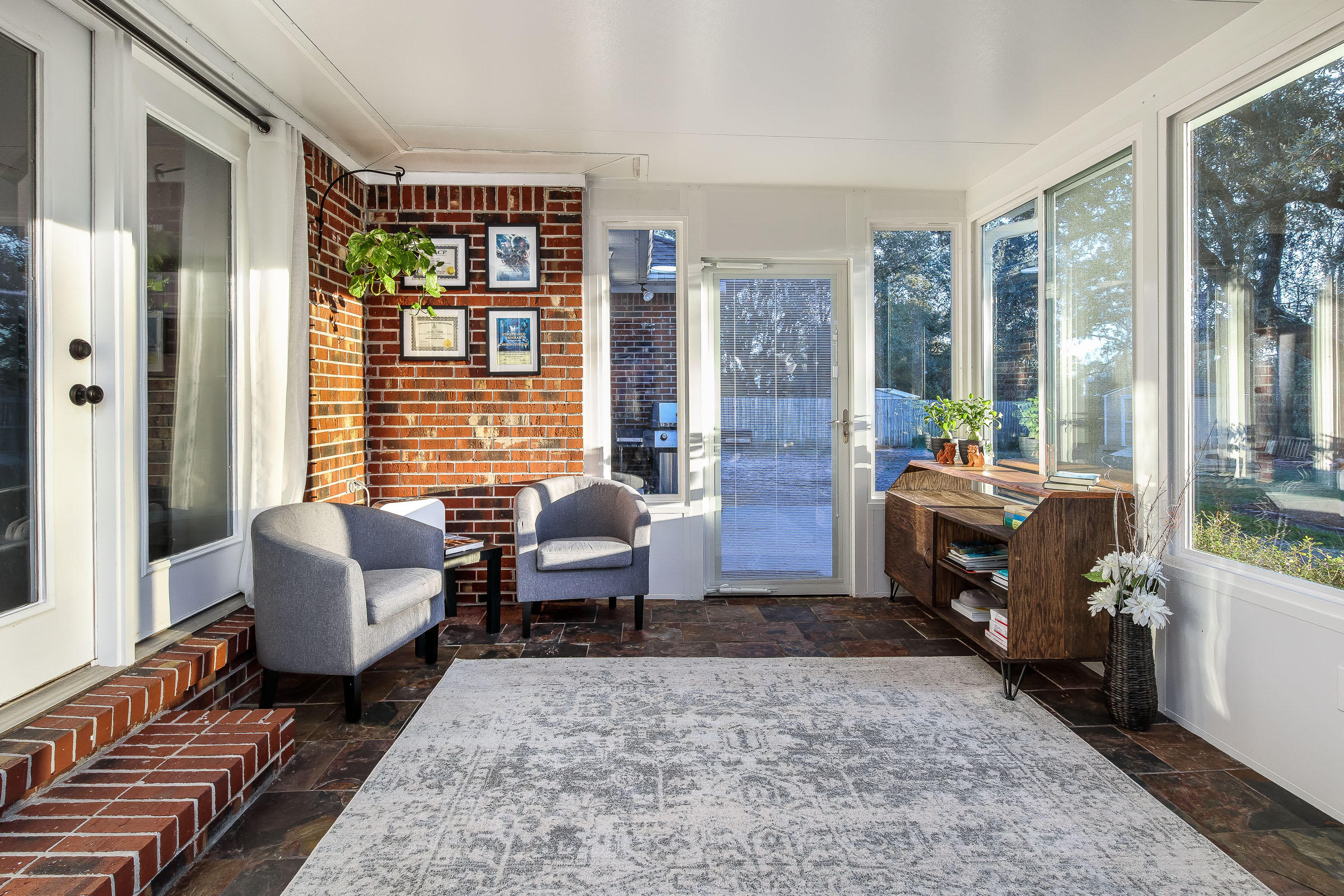 CASTELAR - Residential