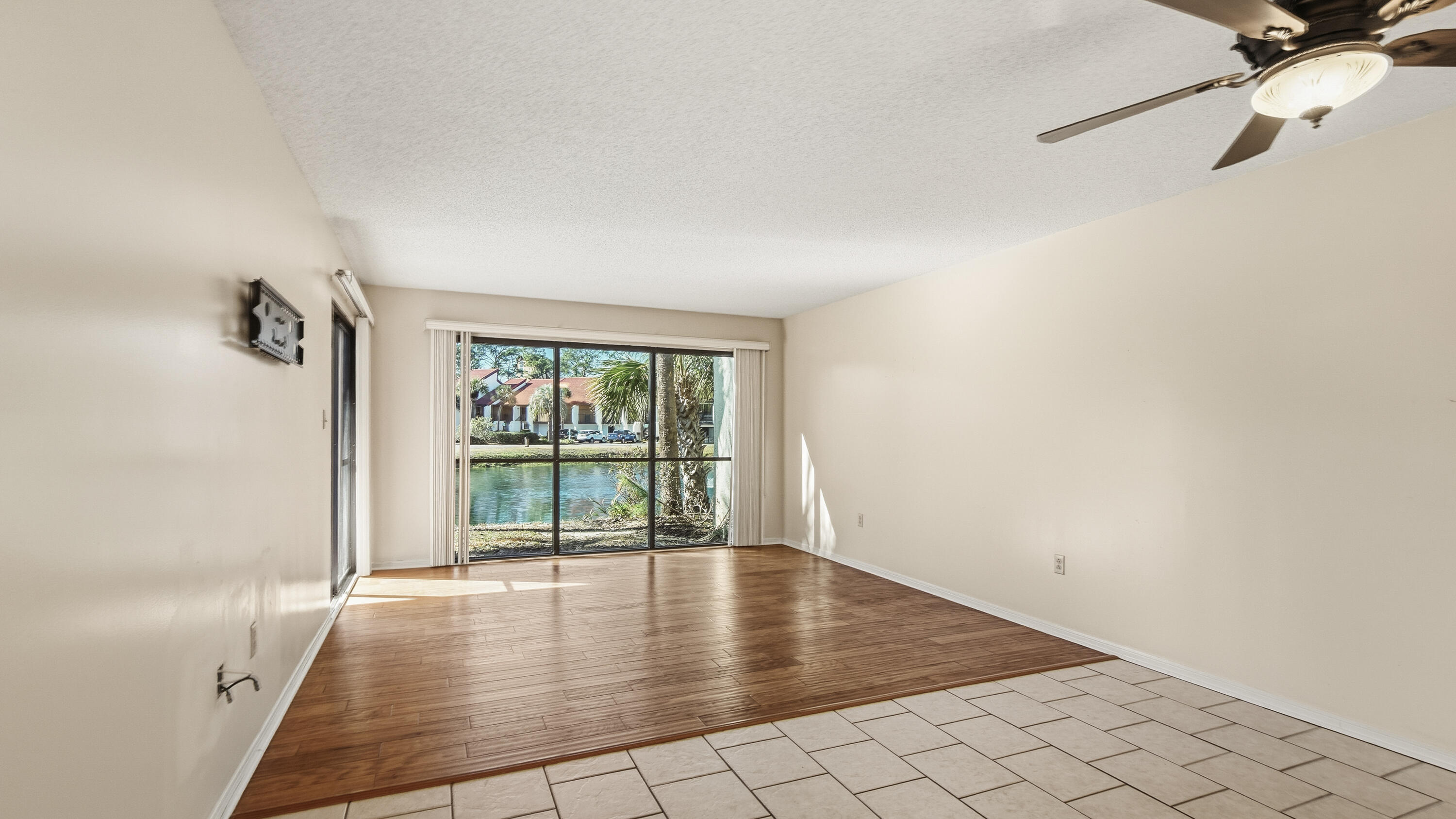 EDGEWATER GOLF VILLAS 2A CONDO - Residential