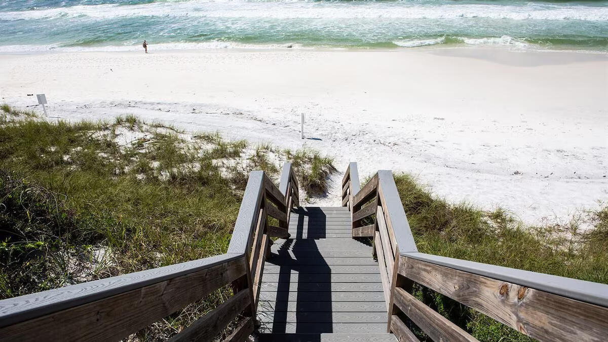 SEAGROVE BY THE SEA - Residential