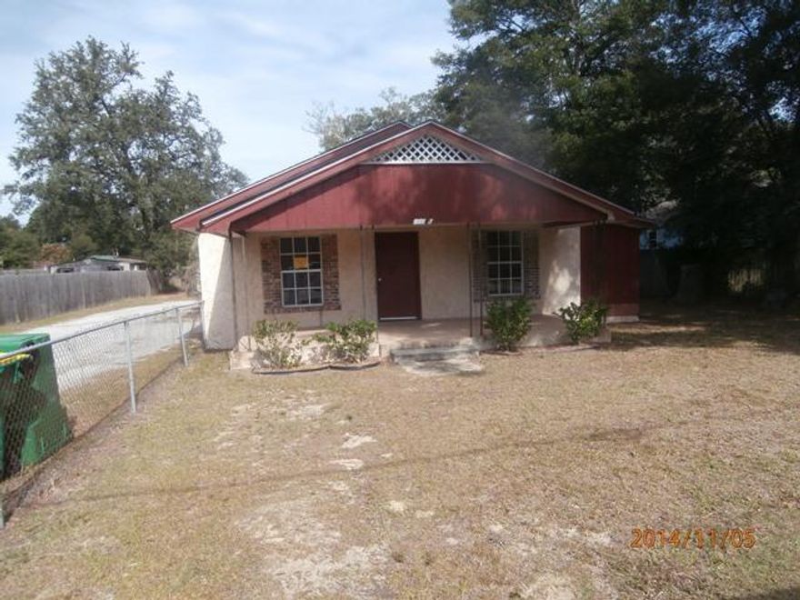 Great Opportunity!! 2 Duplexes, 4 Total Units! The front duplex has a larger 2 Bd / 1 Ba unit in the front & a smaller 2 Bd / 1 Ba behind. The back building features smaller 2 Bd / 1 Ba units. All in the heart of Niceville... Just across from the elementary school. Lots of potential. Cash only no financing due to condition. Don't miss out. This property is eligible under the Freddie Mac First Look Initiative through November 26, 2014.