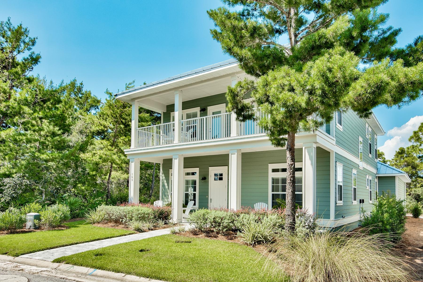 EMERALD WATERS VILLAGE - Residential