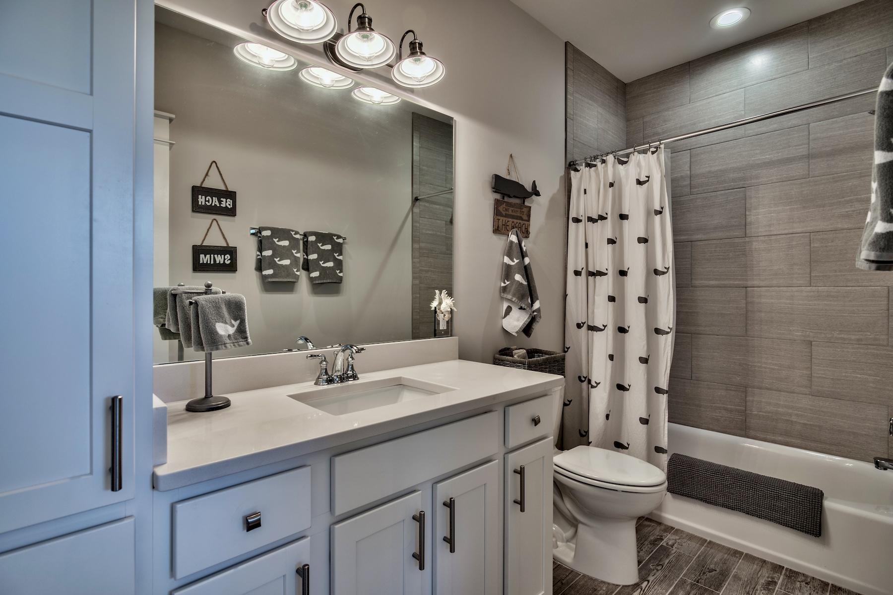 EMERALD WATERS VILLAGE - Residential