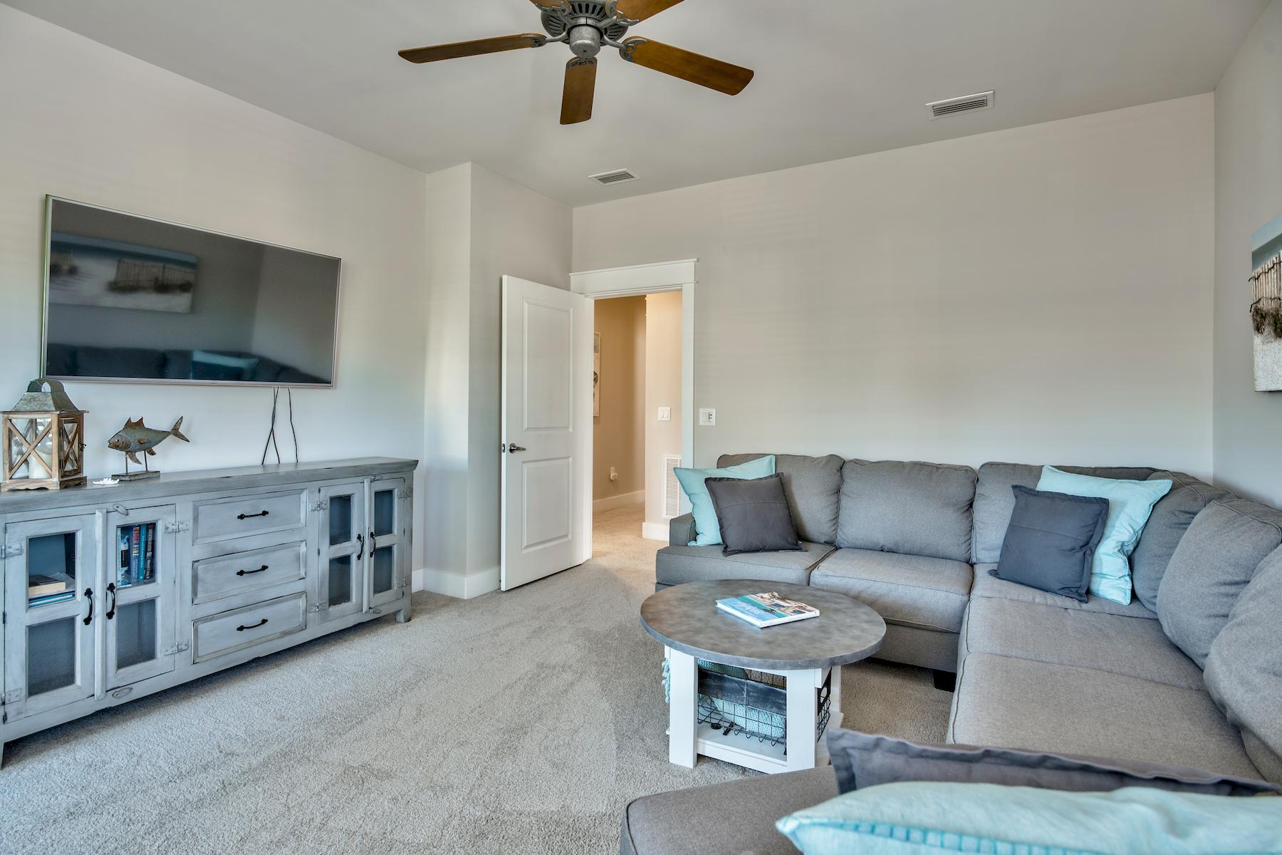 EMERALD WATERS VILLAGE - Residential