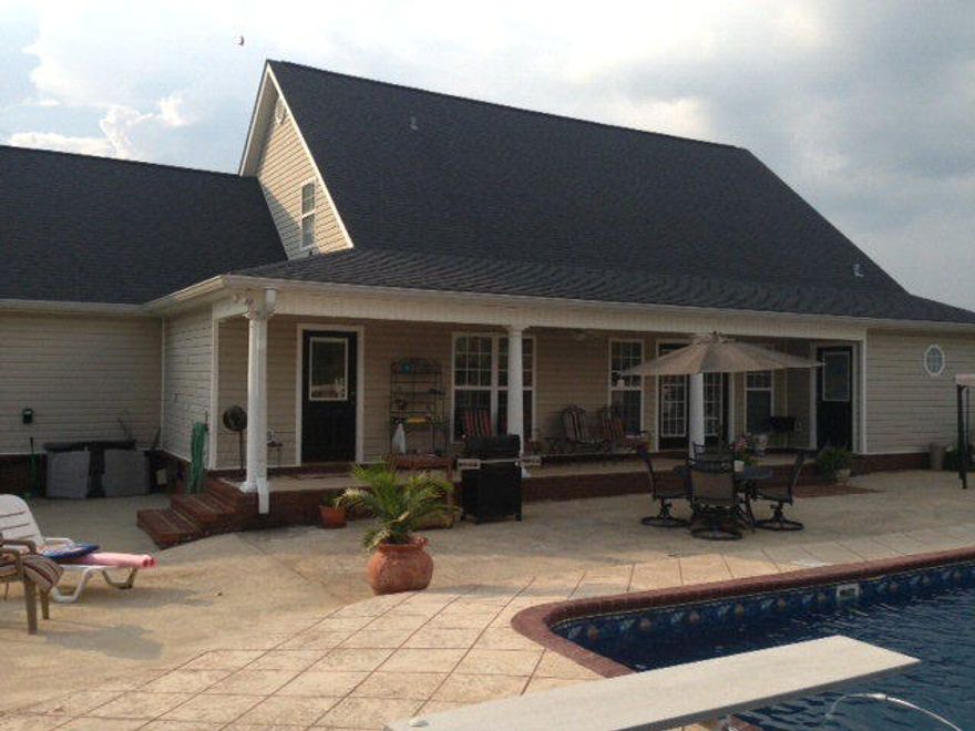 this listing is entered for comp purposes only.Beautiful home with 3 bedrooms and 2 1/2 baths ,has an open floor plan and great amenities. Property is landscaped with sago palms ,pecan trees and crape myrtles. Wonderful in ground pool and large patio area that has white vinyl fencing for your privacy. Chain linked fenced area for your pets in the backyard. When entering the front door you will see a nice foyer with half bath, leading to the great room with 2 story ceiling open to spacious kitchen area with lots of cabinets and island cooktop and coriander countertops, walk in pantry and breakfast area. Formal dinning area ,built in desk off laundry room for home office area. Master bedroom on first floor and large master bath with