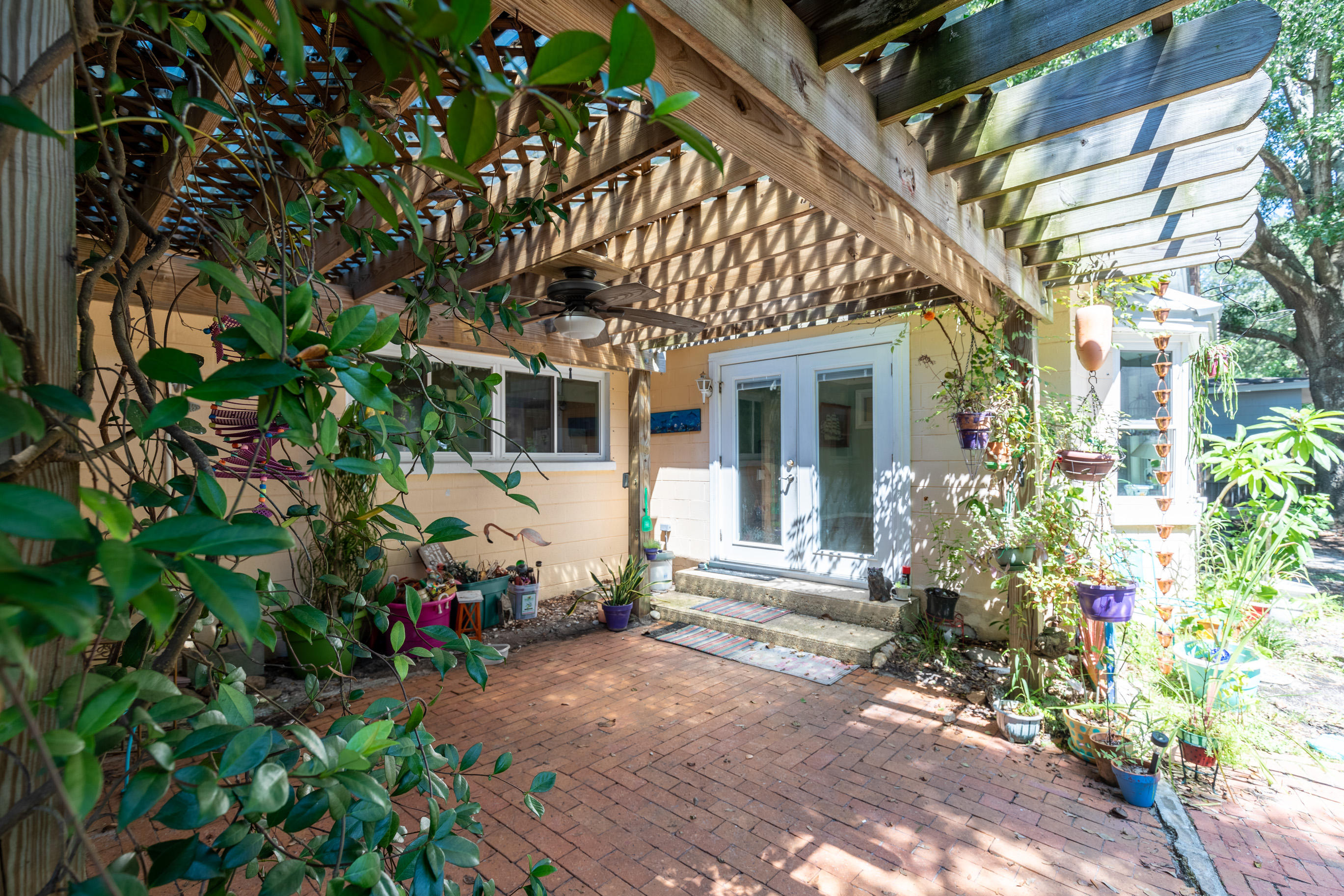 ELLIOTTS POINT 8TH ADDN - Residential