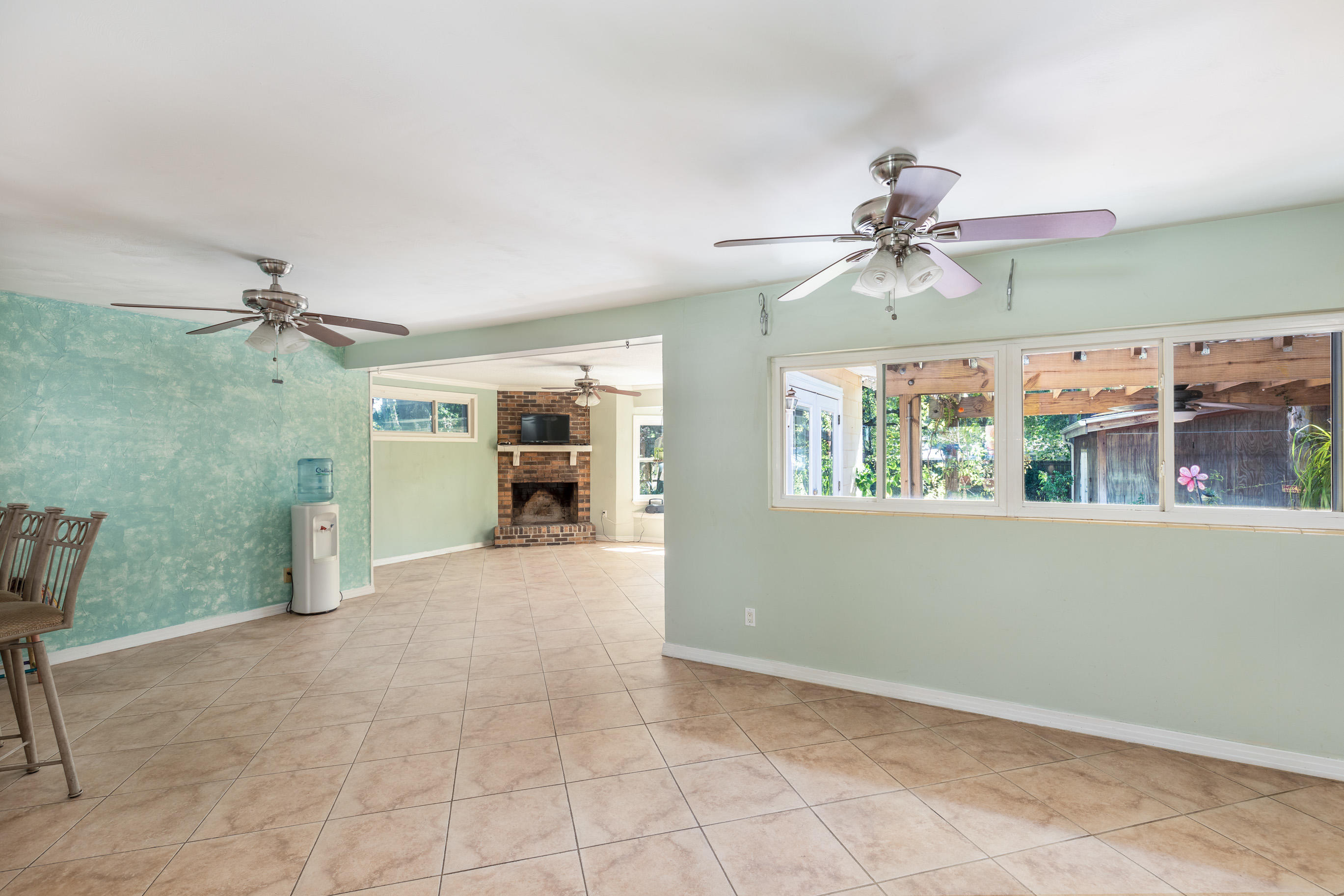 ELLIOTTS POINT 8TH ADDN - Residential