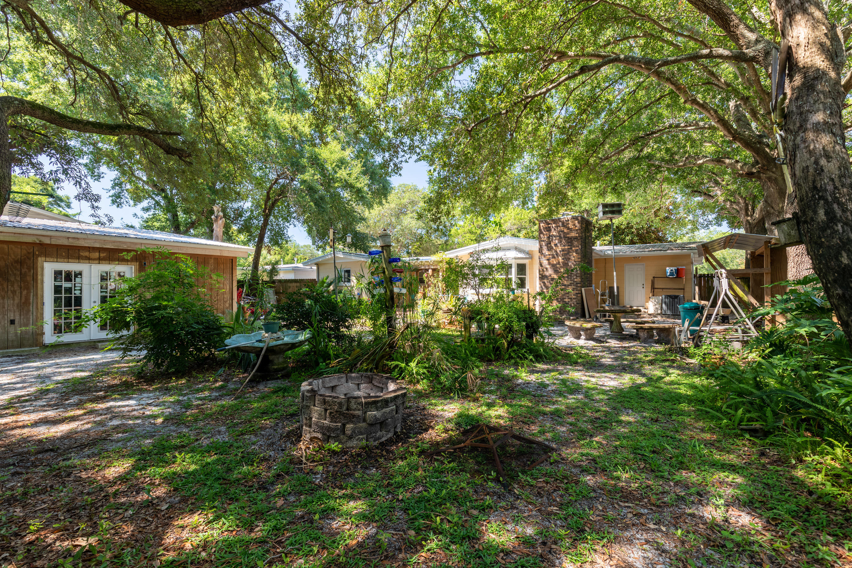 ELLIOTTS POINT 8TH ADDN - Residential