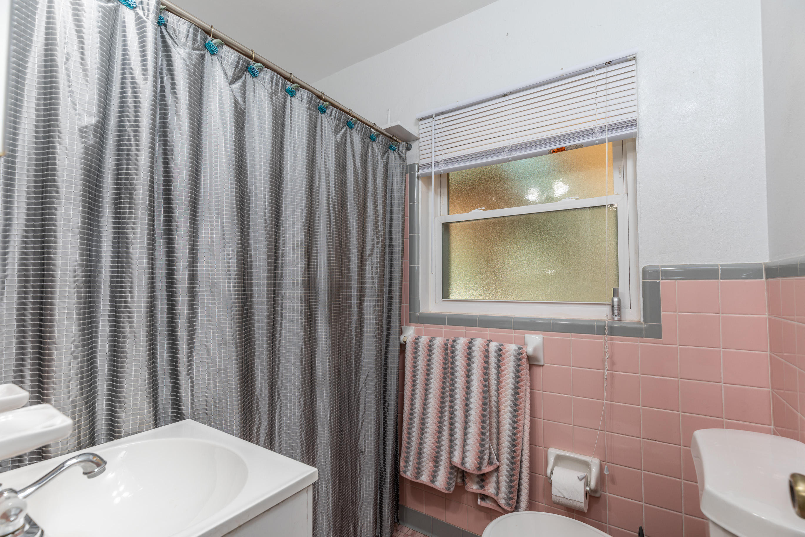 ELLIOTTS POINT 8TH ADDN - Residential