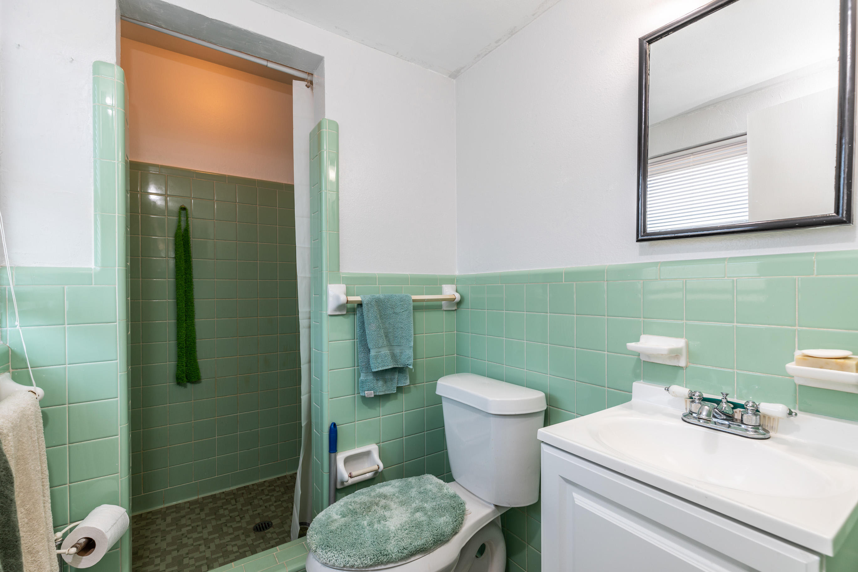 ELLIOTTS POINT 8TH ADDN - Residential