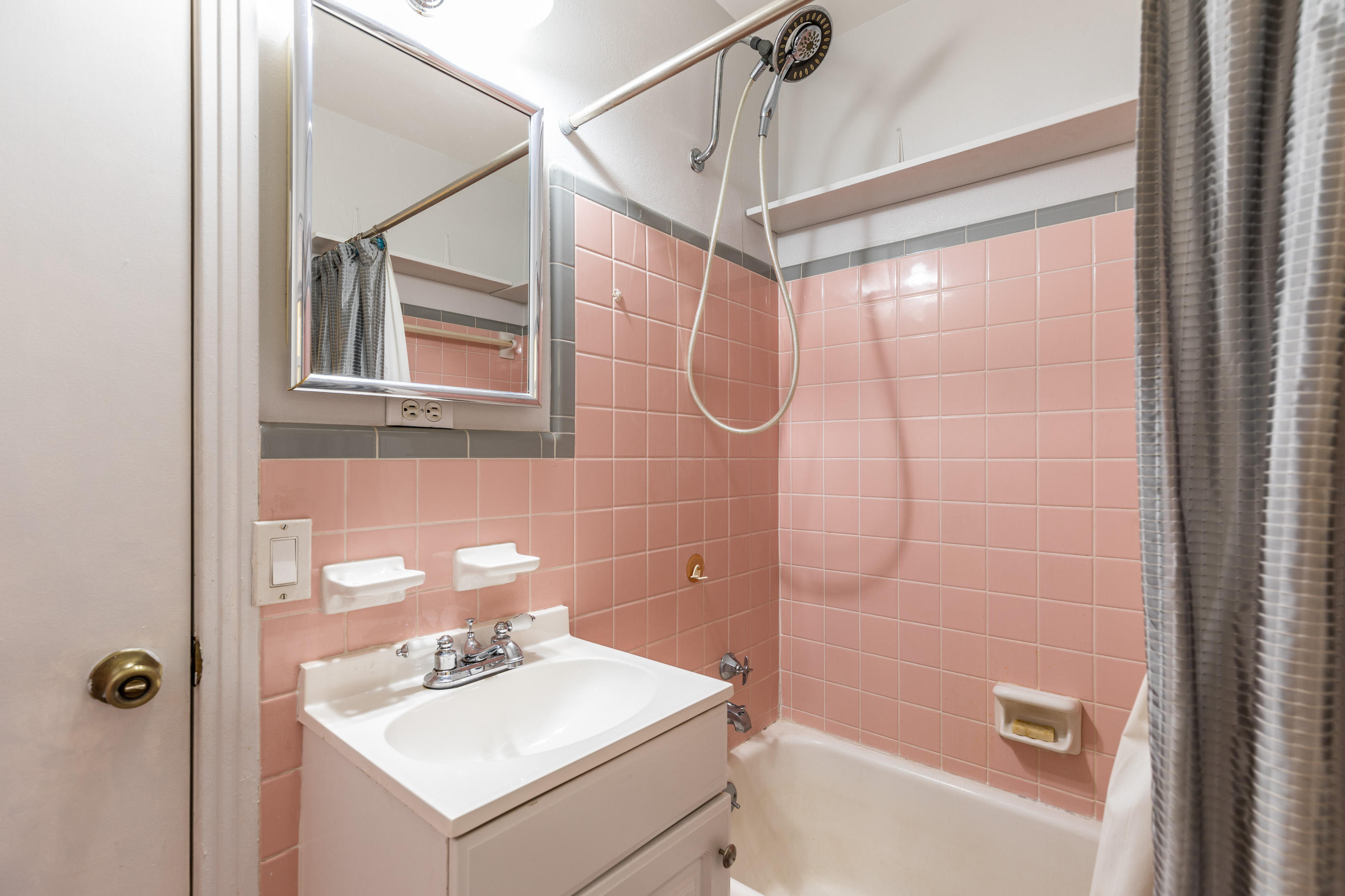 ELLIOTTS POINT 8TH ADDN - Residential