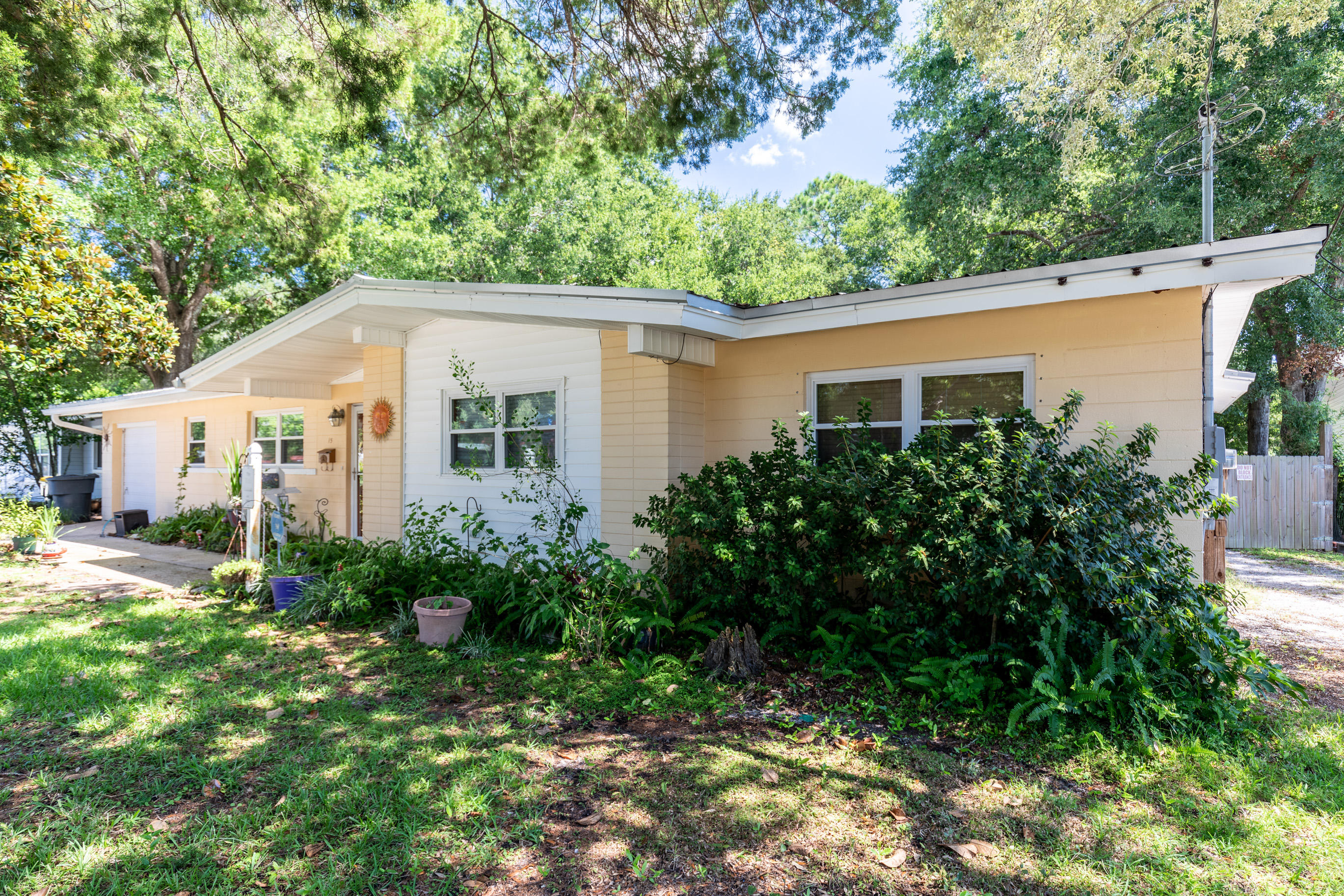 ELLIOTTS POINT 8TH ADDN - Residential