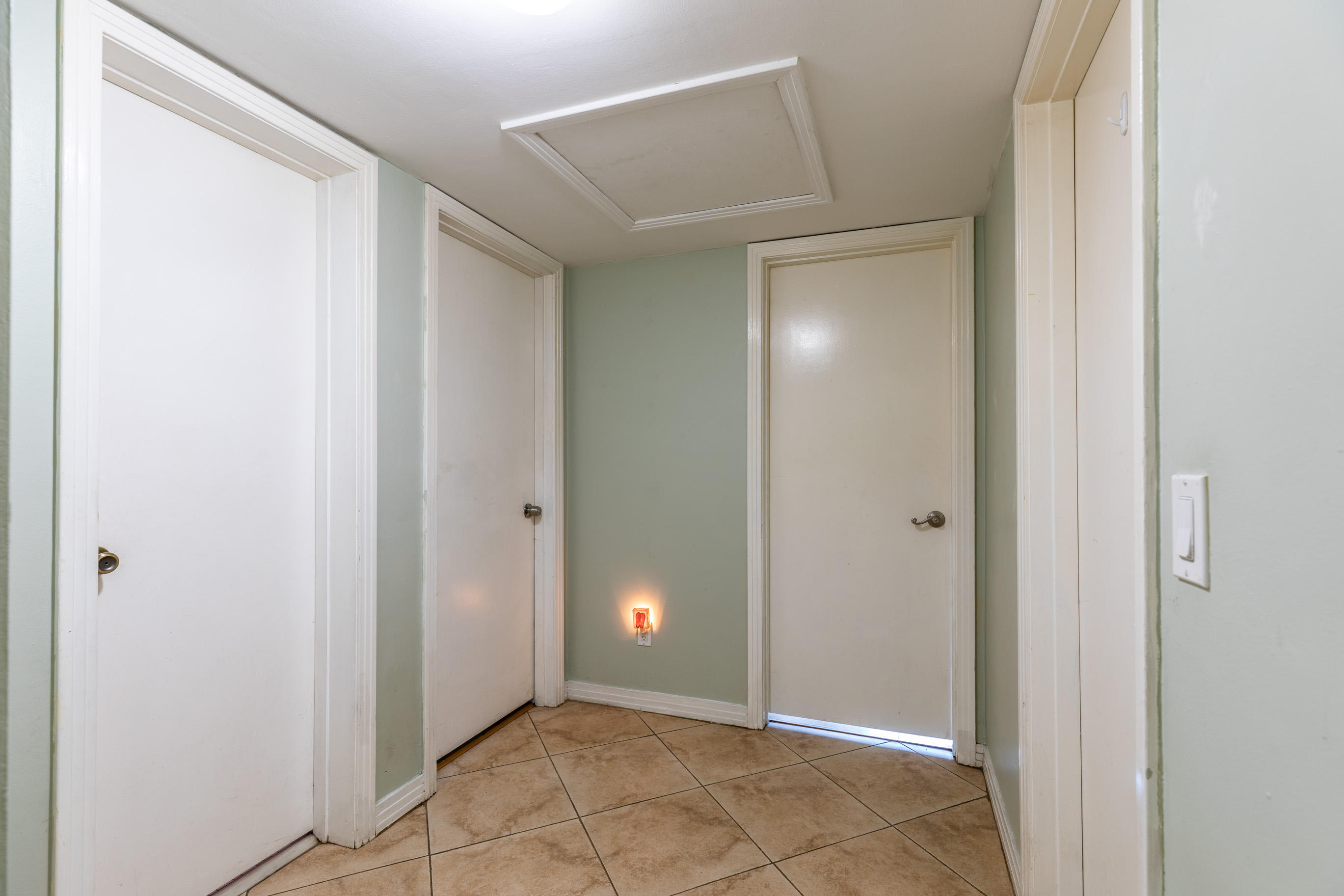 ELLIOTTS POINT 8TH ADDN - Residential