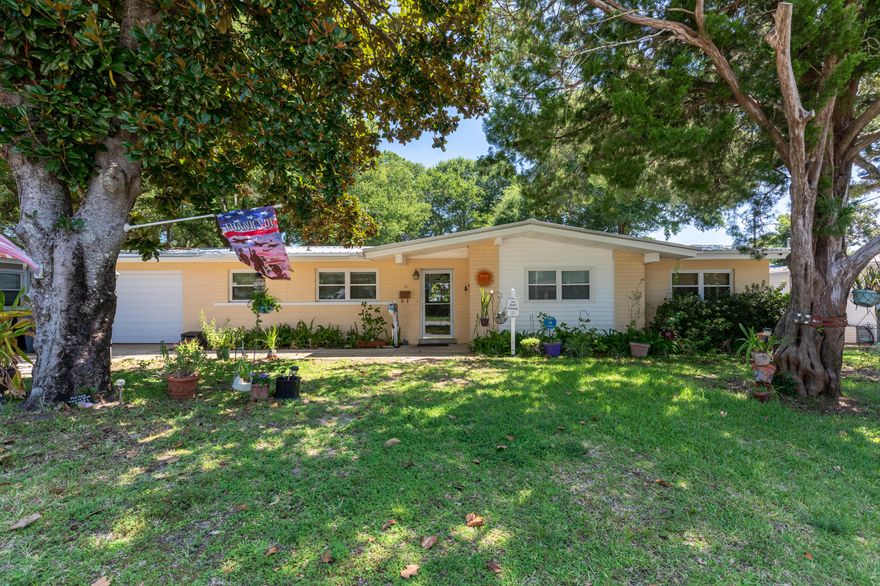 A wonderful opportunity to own your own Florida ranch-style home on a large, lushly landscaped lot in the distinguished and highly desired Elliott's Point neighborhood is now your to seize! Featuring a spectacularly open floor plan with enormous bay windows to let in all the Florida sunlight, as well as a trellised patio perfect for evening gatherings, this delightful 3 Bedroom/2 Bath home is the perfect place to call your own! Not a big fan of carpet? Then this house is perfect for you, with porcelain/stone tile throughout the common areas, and hardwood flooring in the bedrooms. The HUGE and luxuriant back yard also features a massive workshop, perfectly sized and outfitted for any project you can dream up! This is the one, folks.