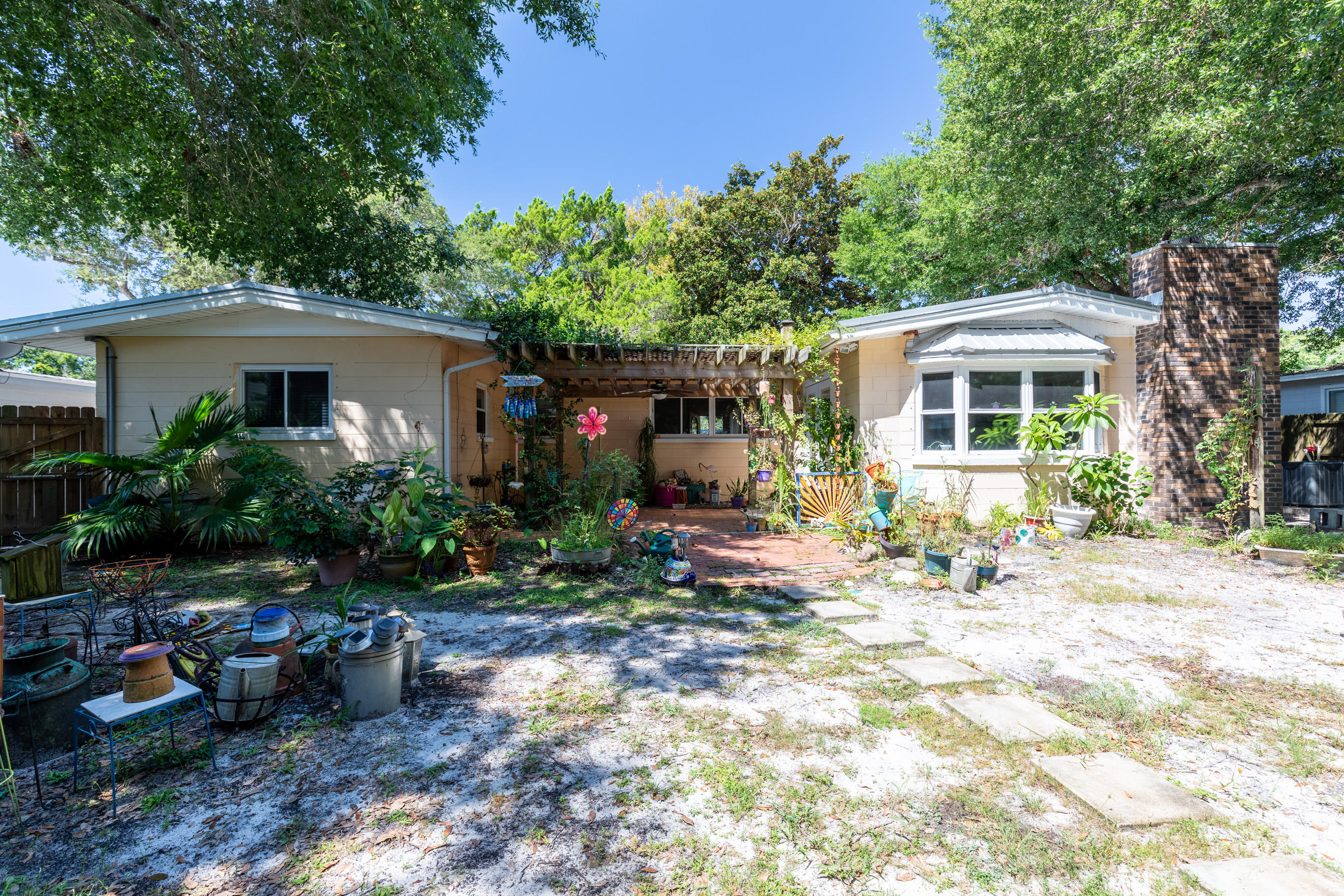 ELLIOTTS POINT 8TH ADDN - Residential