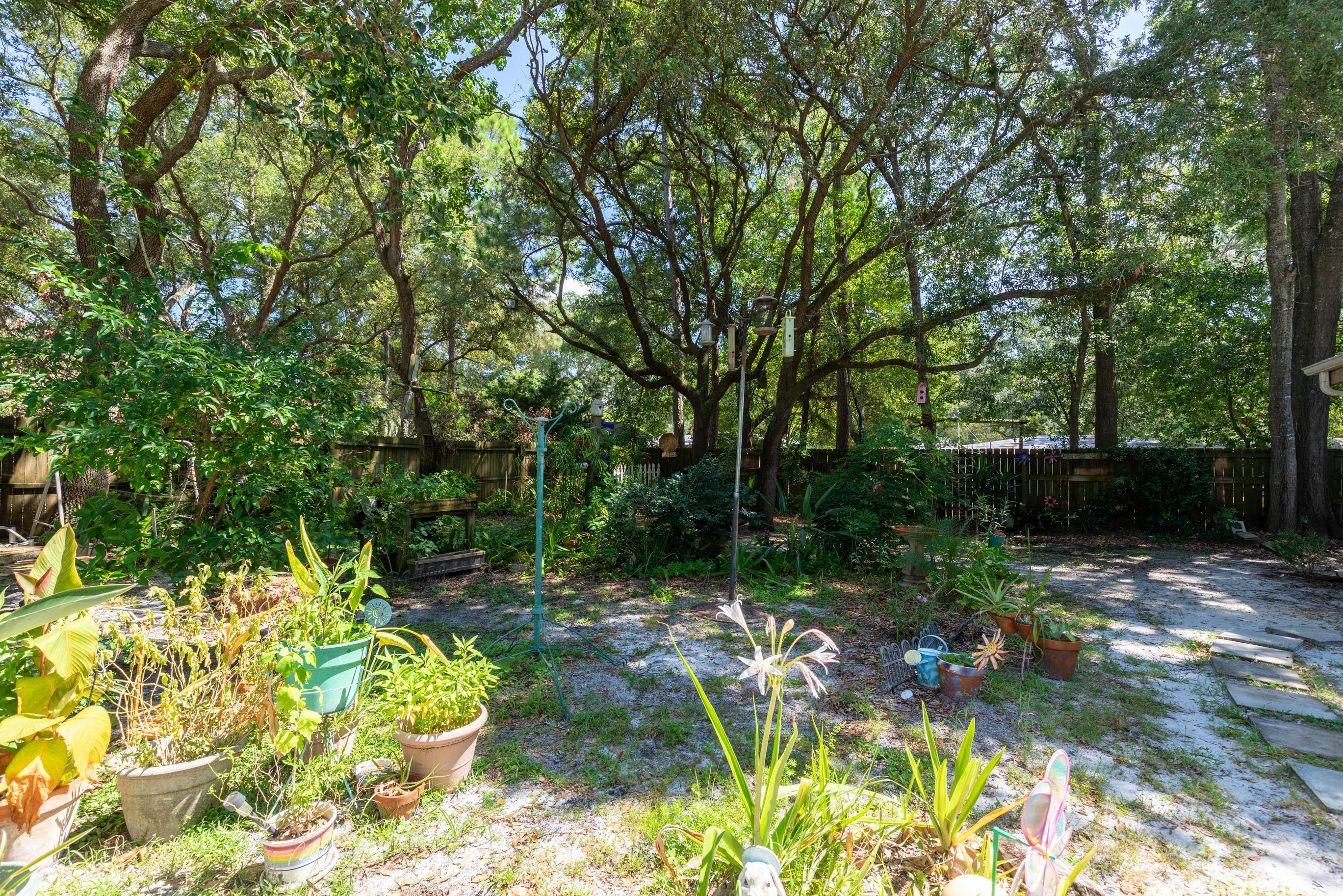 ELLIOTTS POINT 8TH ADDN - Residential