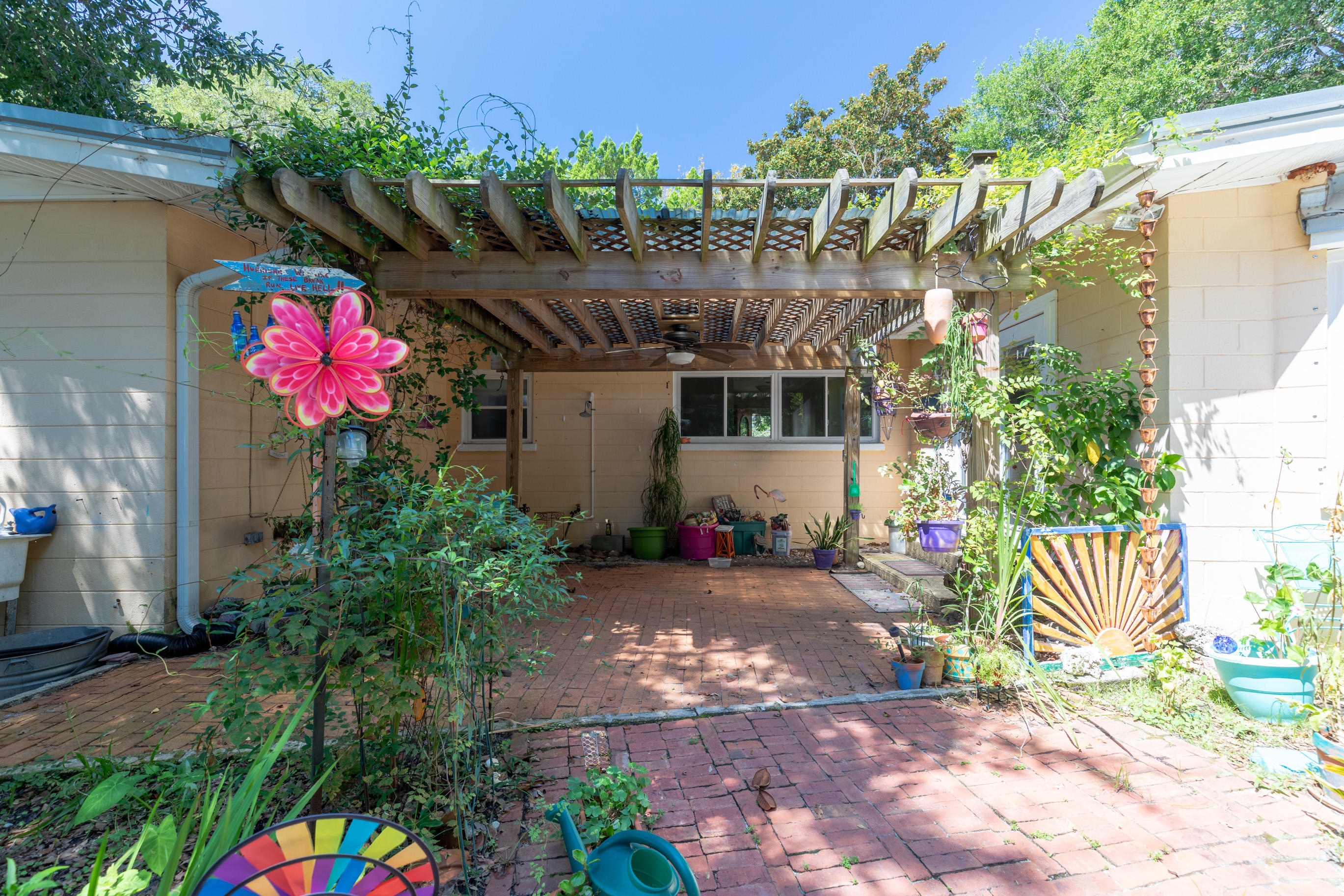 ELLIOTTS POINT 8TH ADDN - Residential