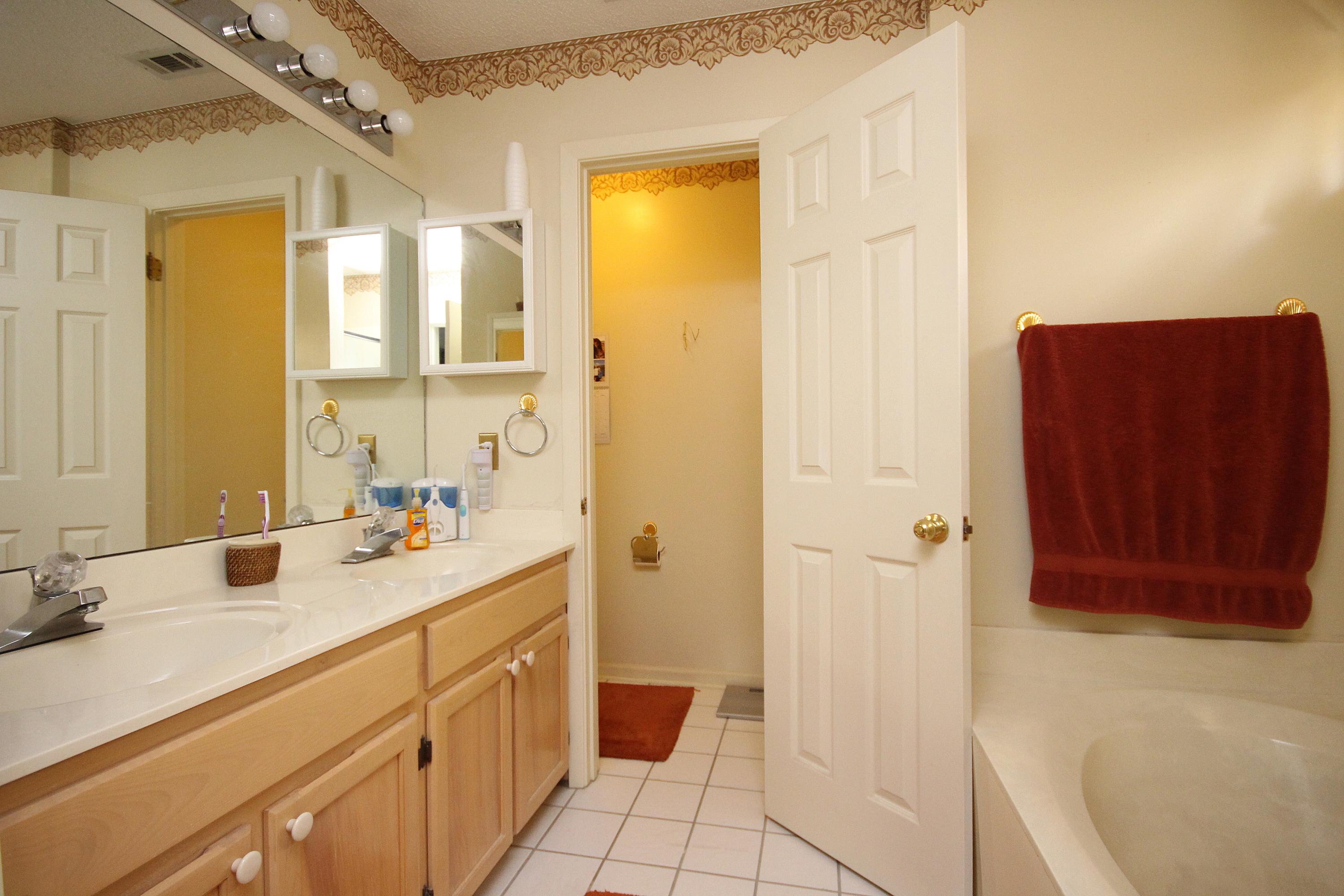 FAIRWAY LAKES PH 1 - Residential