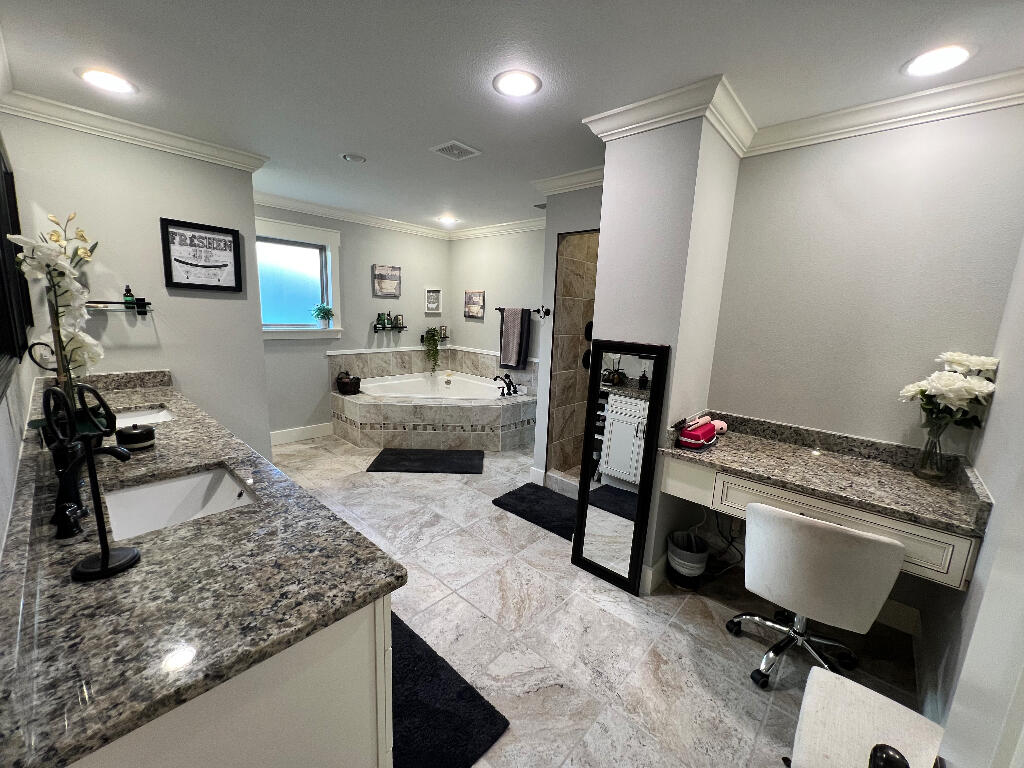 LAKESIDE EAST - Residential