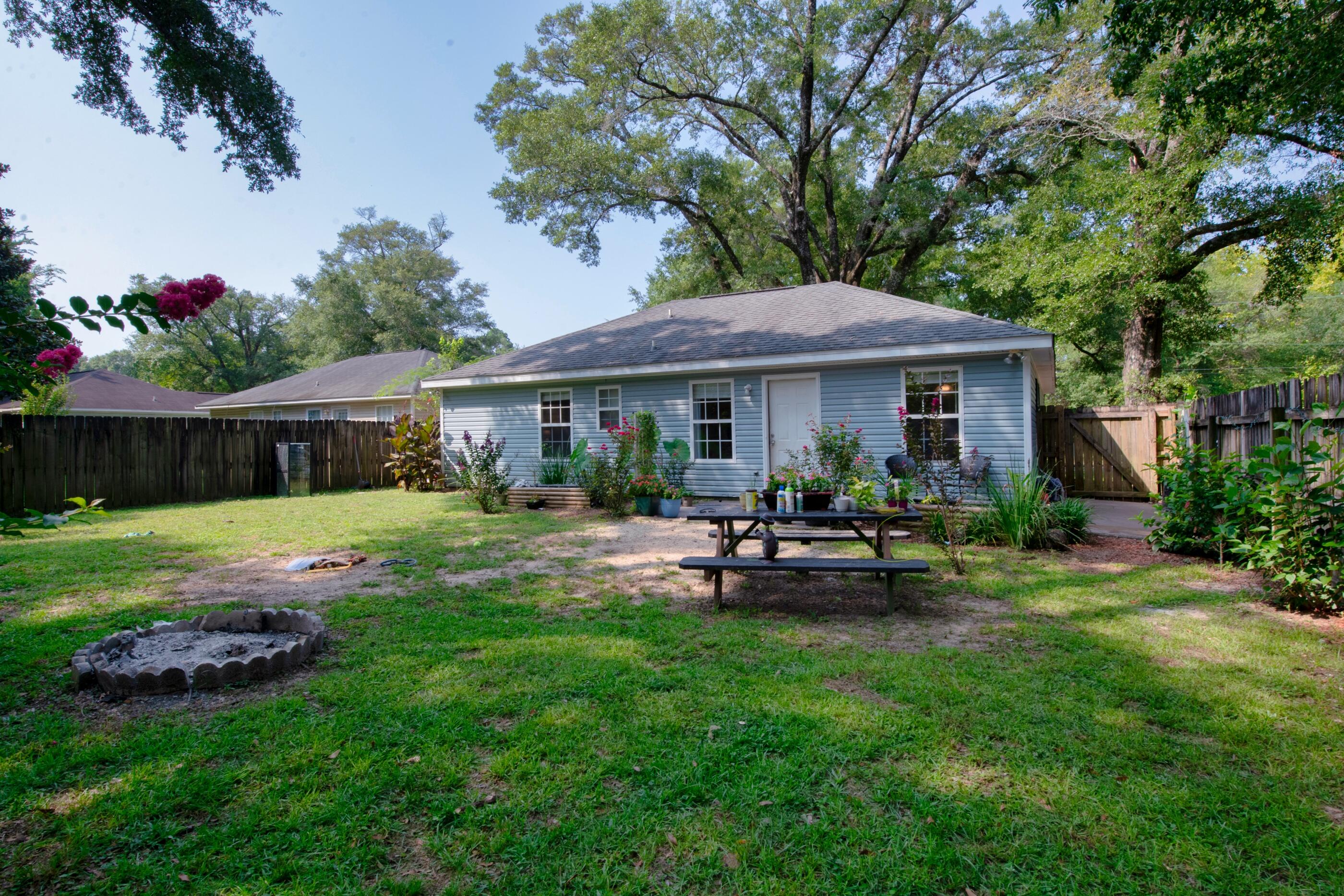 SULLIVANS ADDN TO CRESTVIEW - Residential