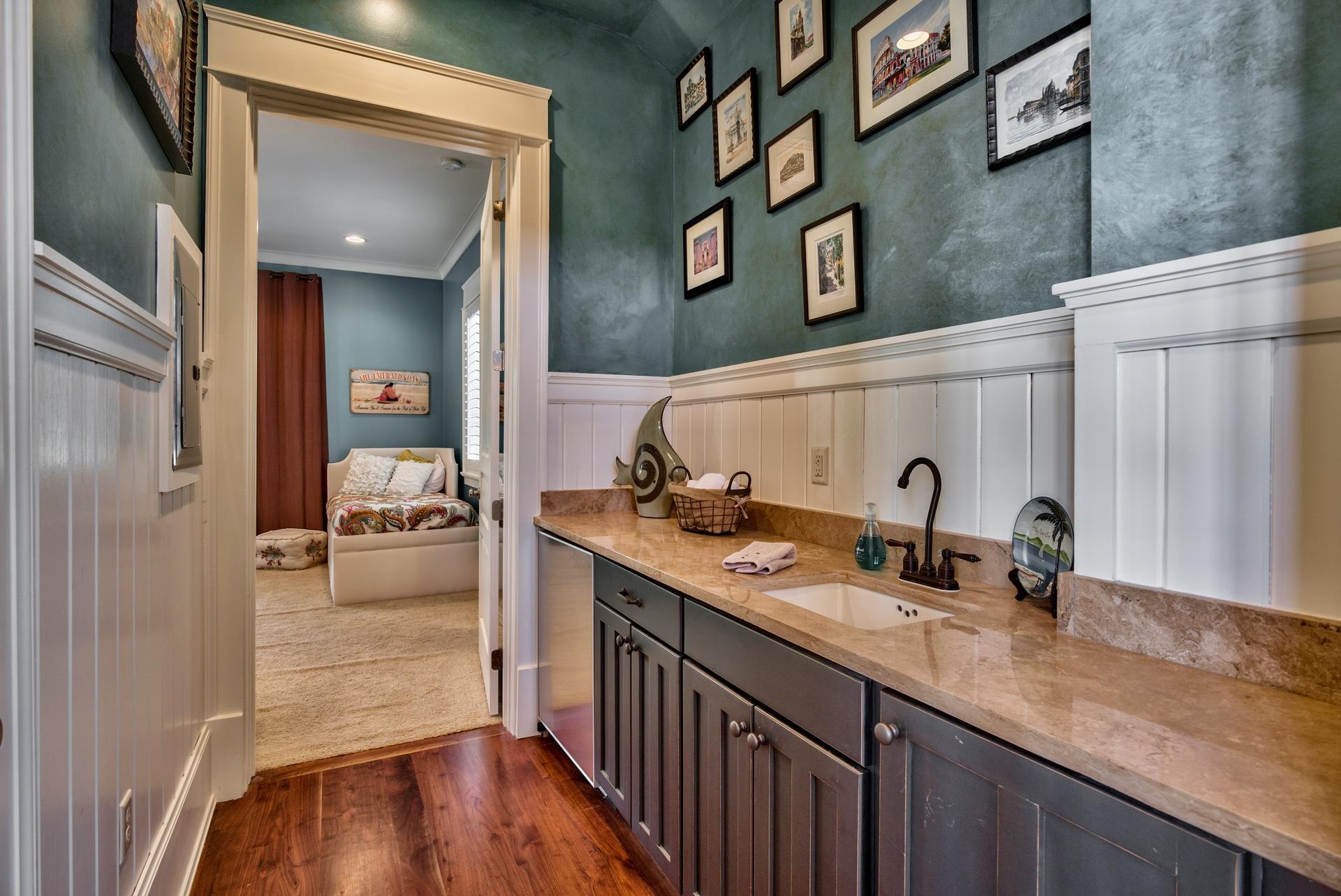 ISLAND ESTATES - Residential
