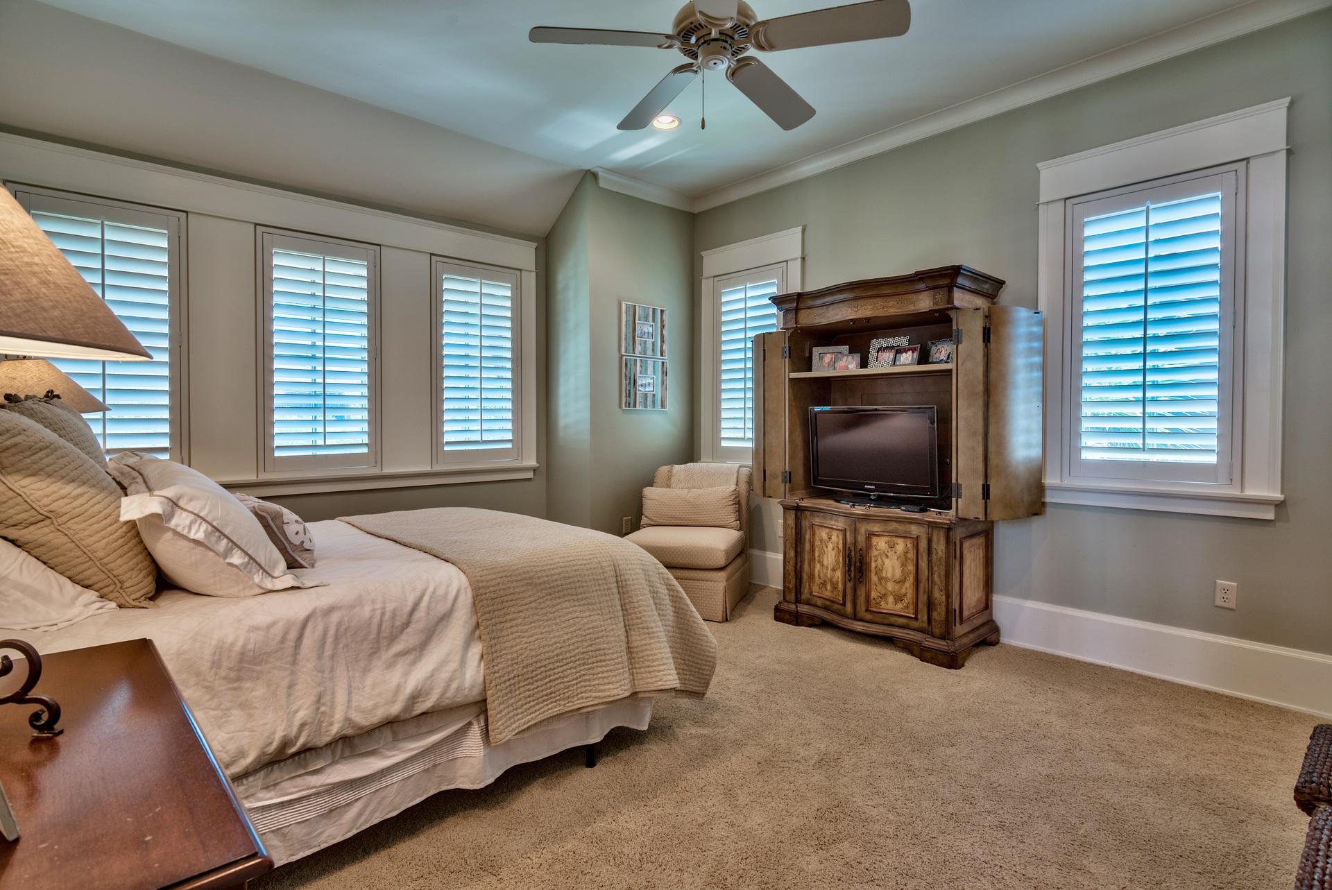 ISLAND ESTATES - Residential