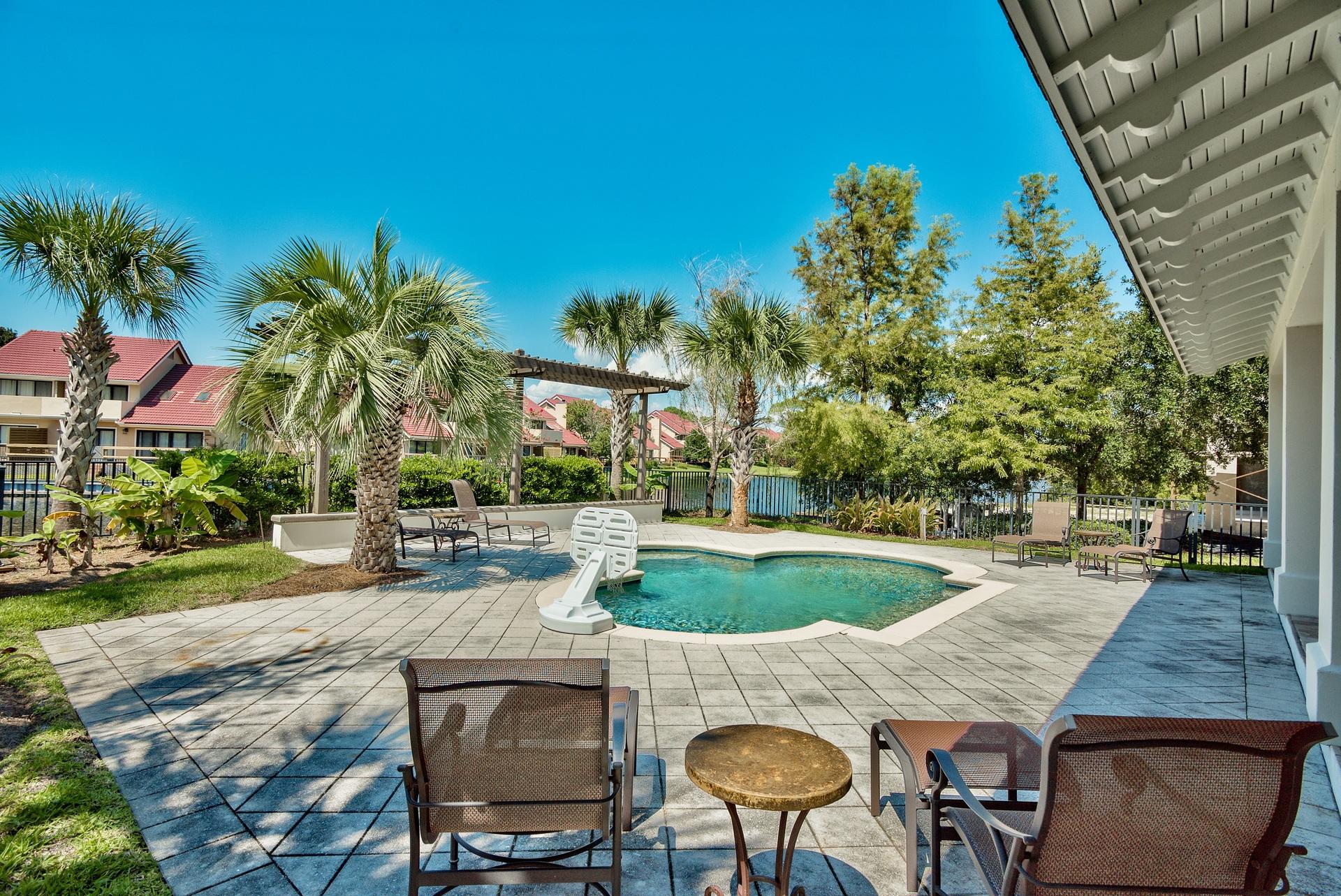 ISLAND ESTATES - Residential
