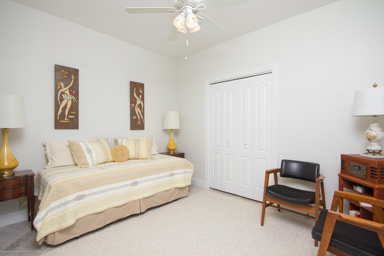 DIAMOND LAKES - Residential