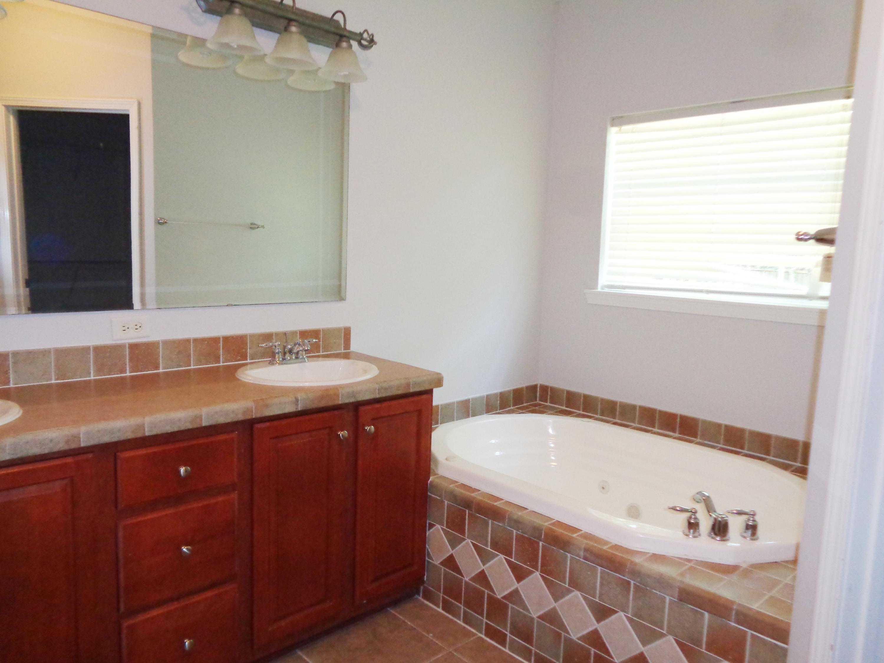 OAKWOOD LAKES ESTATES - Residential