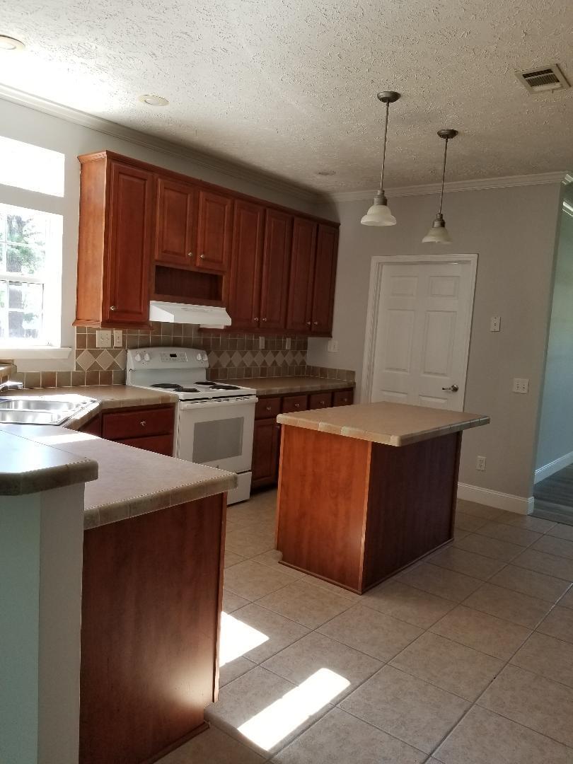 OAKWOOD LAKES ESTATES - Residential