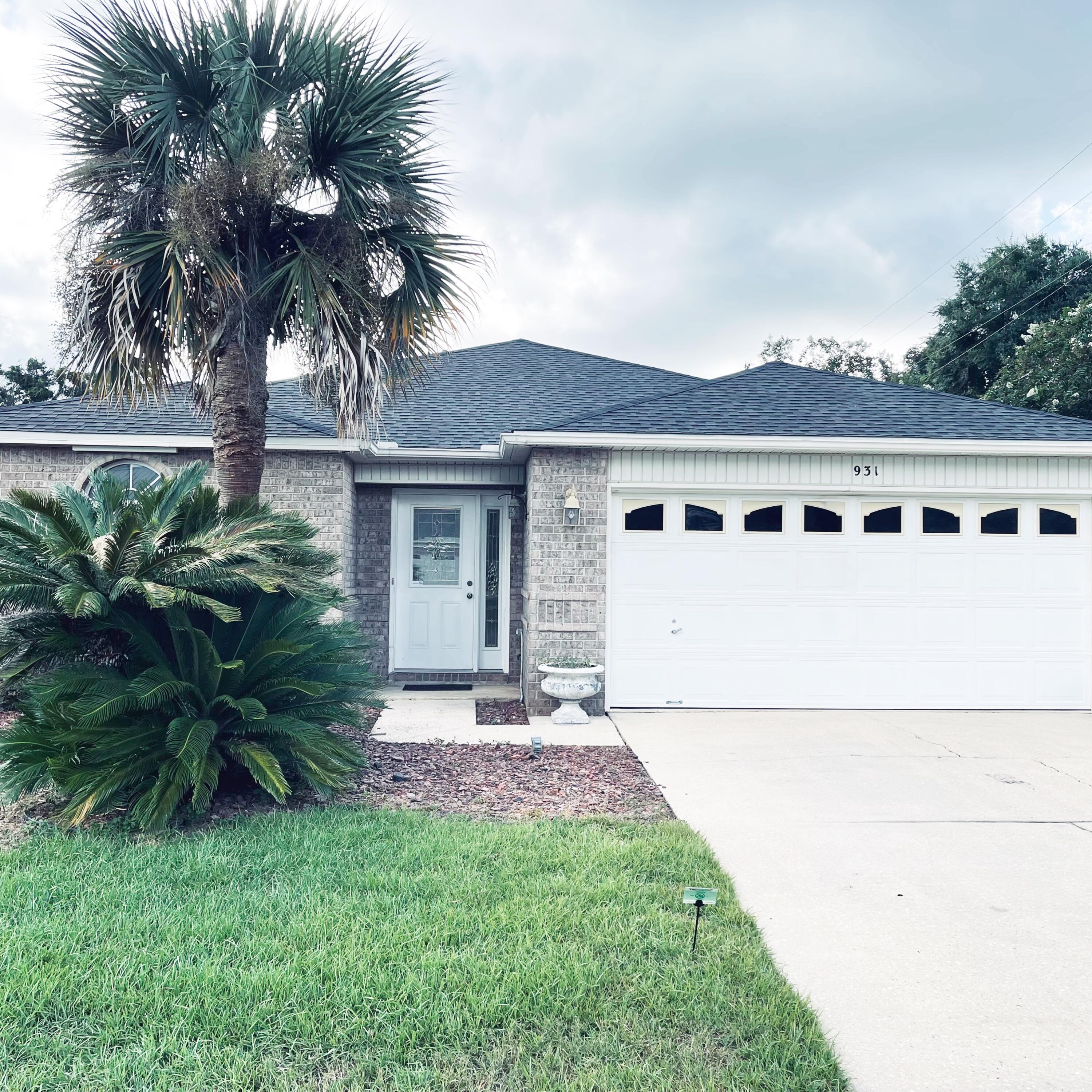 AVAILABLE... November 14 , 2025. 3bd/2bth home located on a corner lot in a small subdivision close to all shopping, bases (Eglin and Hurlbert), and restaurants in Fort Walton. Open floor plan. The home boasts travertine tile, kitchen is large with plenty of storage and has a breakfast bar with room for an additional dining room table. Private backyard. The gate is extra large for toy storage. The primary bedroom has an en-suite bath with two sinks and larger walk in closet.NO smoking. 600 minimum FICO credit score required in addition to meeting rental criteria. Pets allowed upon approval with a non-refundable pet fee and with a Petscreening.com report. All applicants are required to complete an application on https://onefamilypropertyservices.petscreening.com/ regardless of if they own a pet or not. Applicants with an ESA are also required to complete the application.
** Fees Required once an application is approved include, but may not be limited to: Security Deposit, Non-Refundable Fees (cleaning and rekey), $20 Certified Mail Fee, and Pet Fees (when applicable).