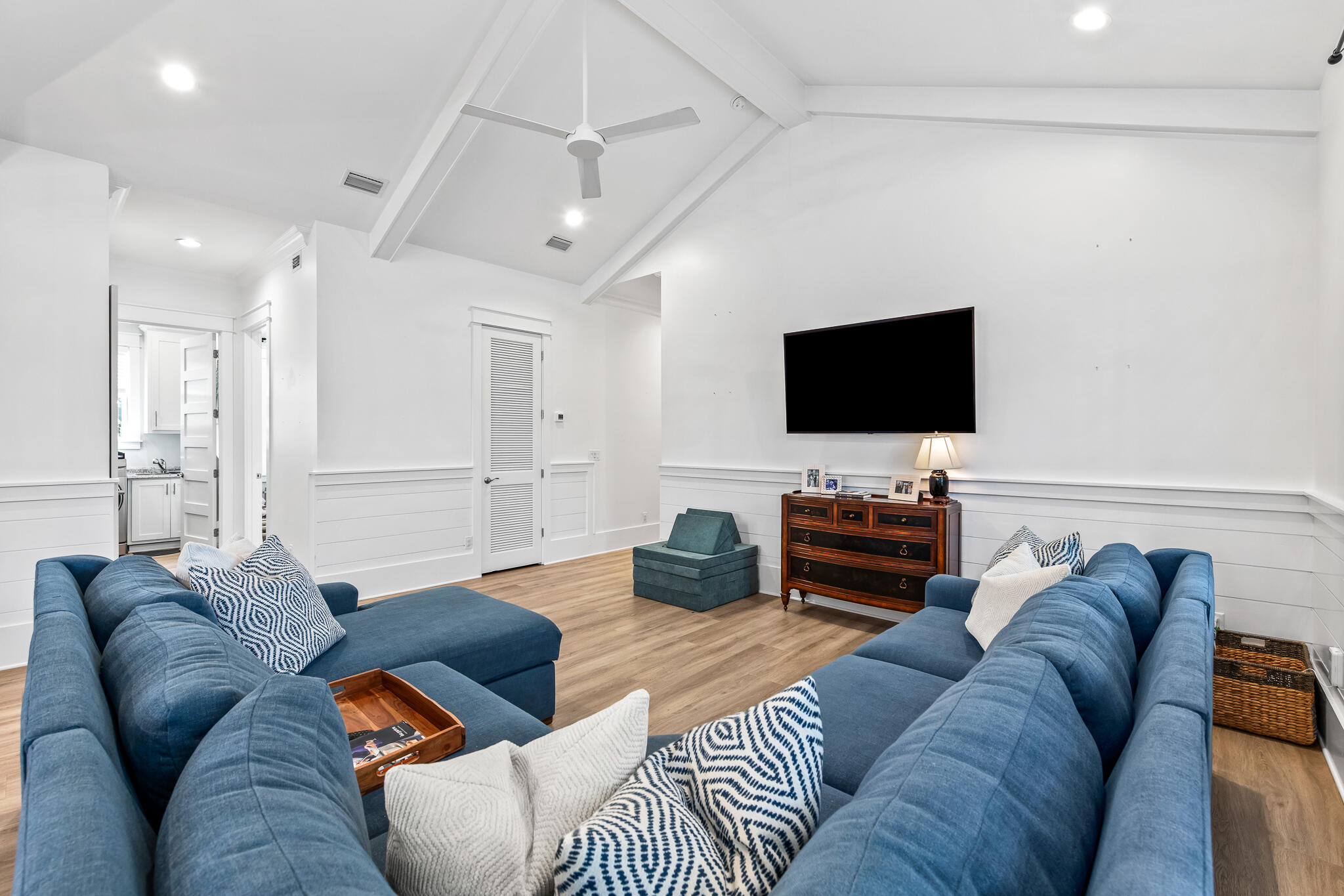 MAGNOLIA BEACH - Residential