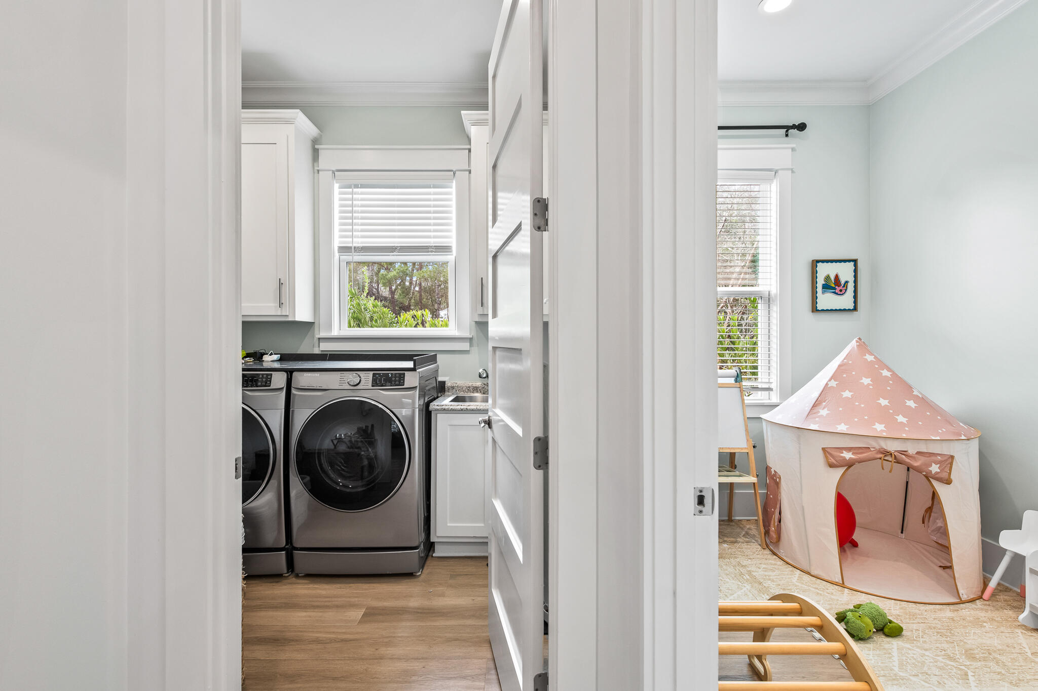 MAGNOLIA BEACH - Residential