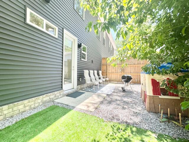 HELMS & ALLEN S/D LOTS 17 & 18 BLK 3 - Residential Lease