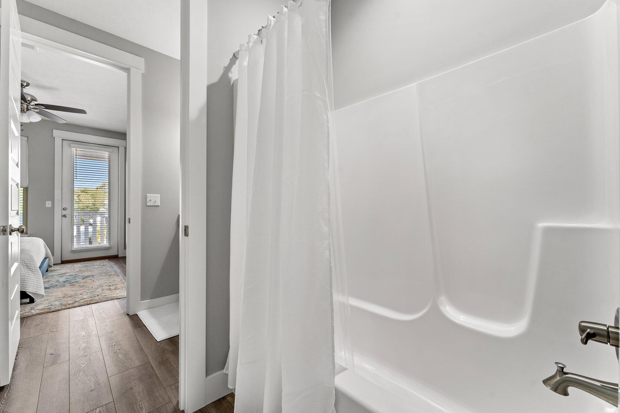 LAGUNA BEACH 8TH ADDN - Residential