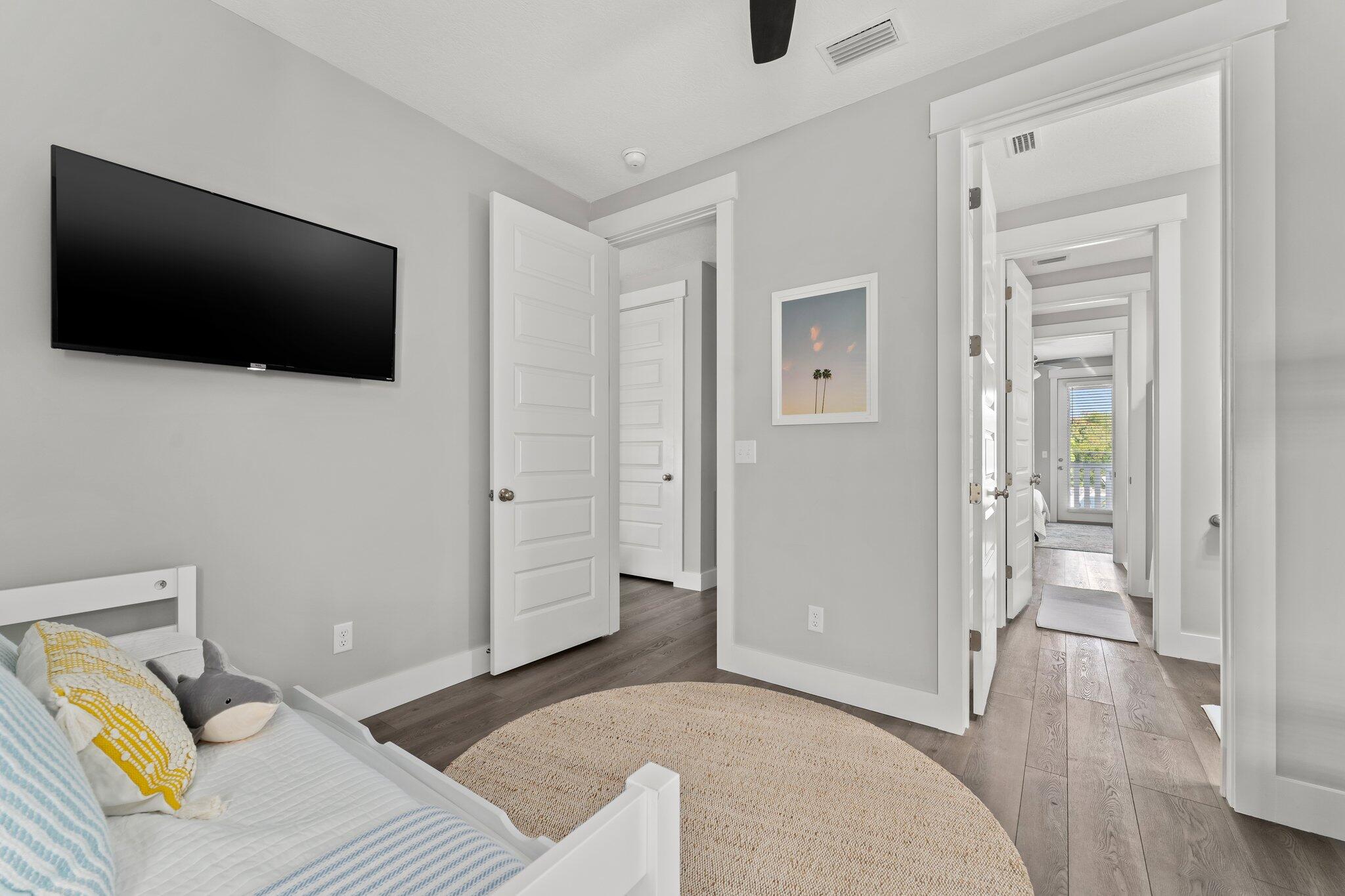 LAGUNA BEACH 8TH ADDN - Residential