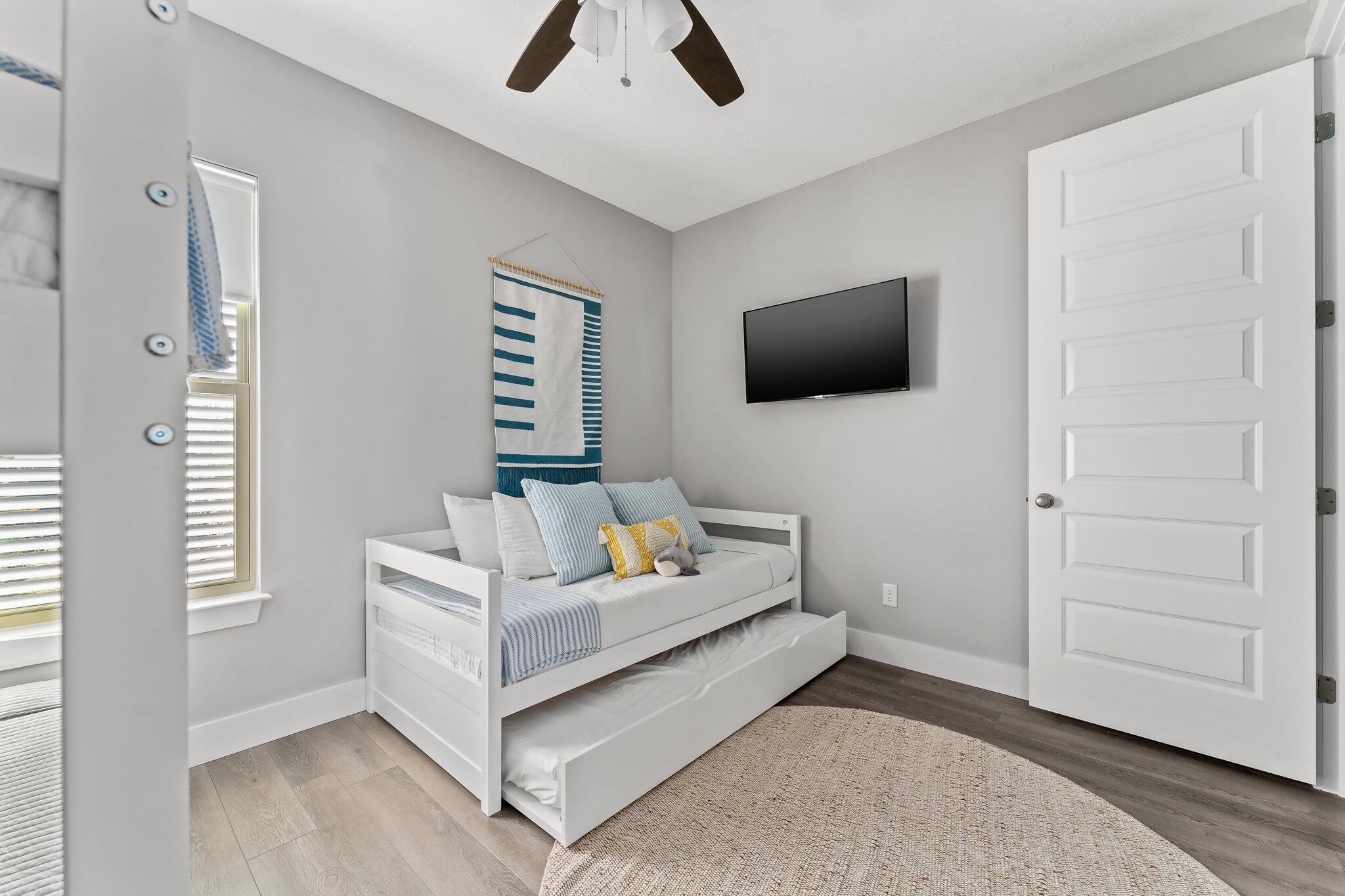 LAGUNA BEACH 8TH ADDN - Residential