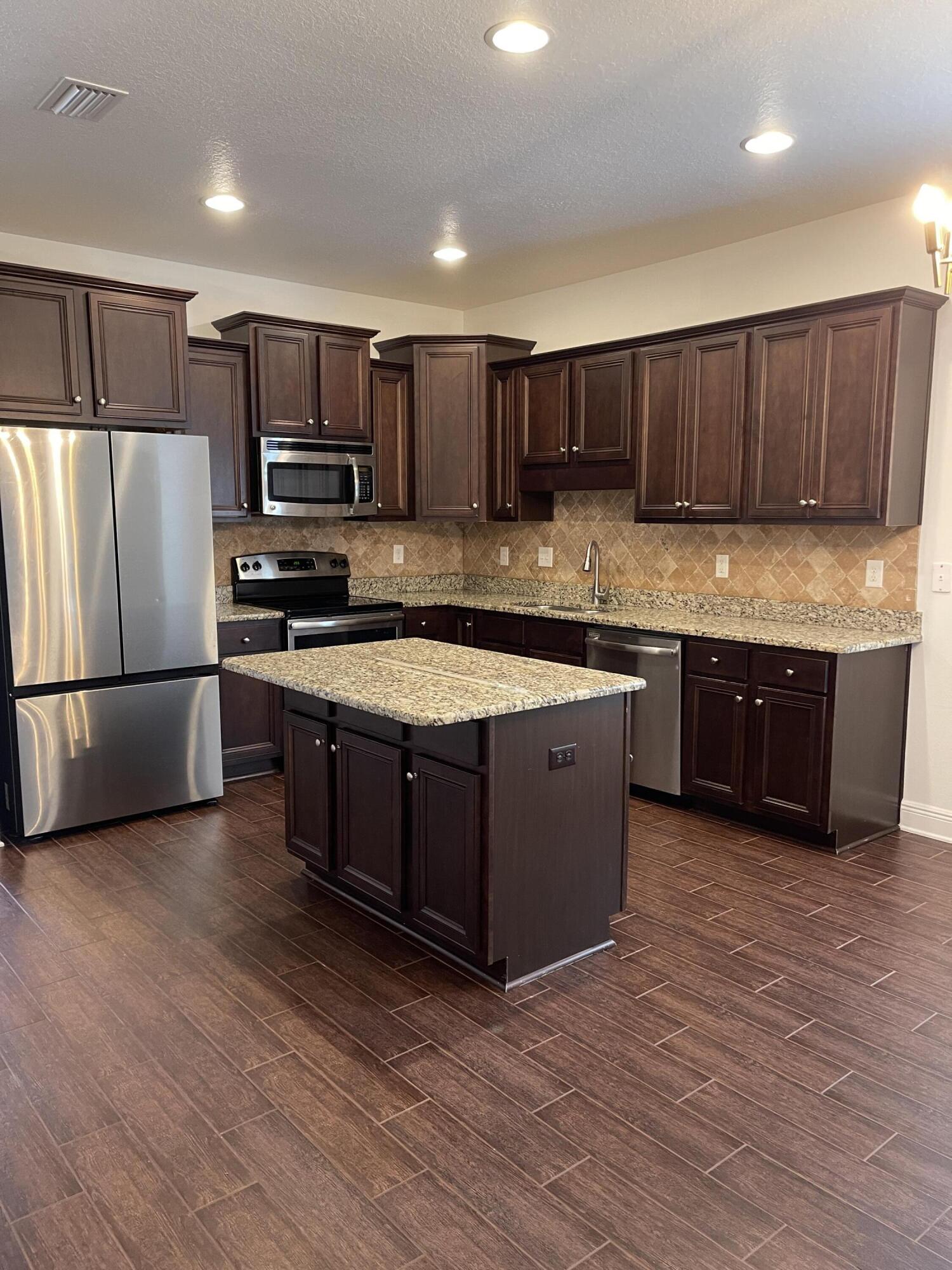 DRIFTWOOD ESTATES - Residential Lease