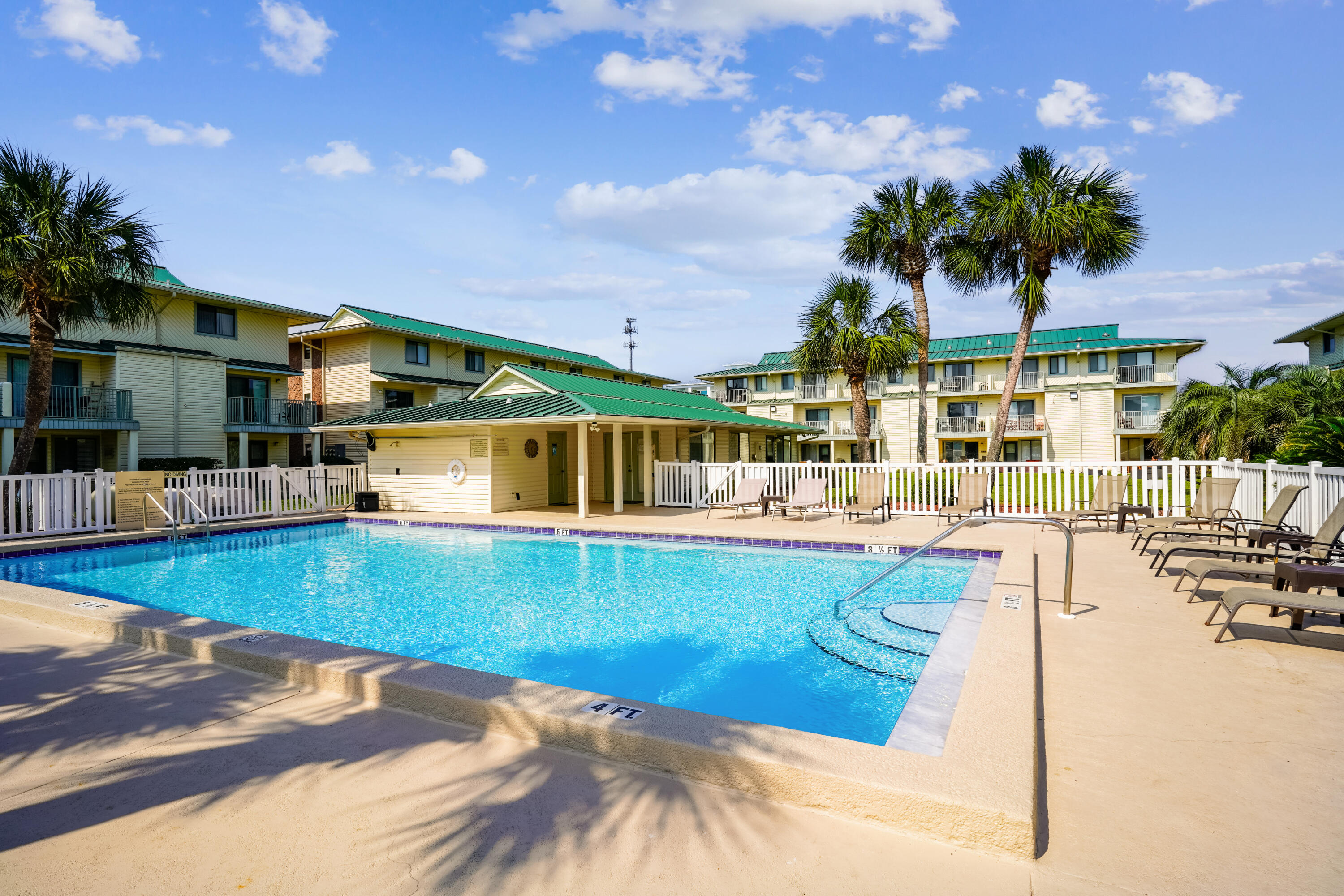 SANDPRINTS CONDO - Residential