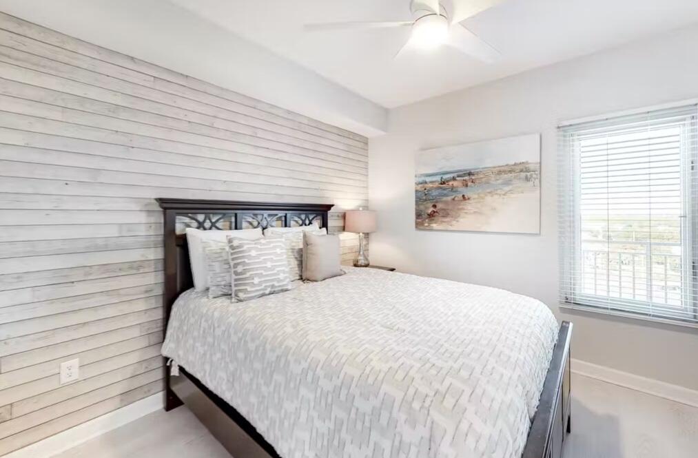 STERLING SHORES - Residential