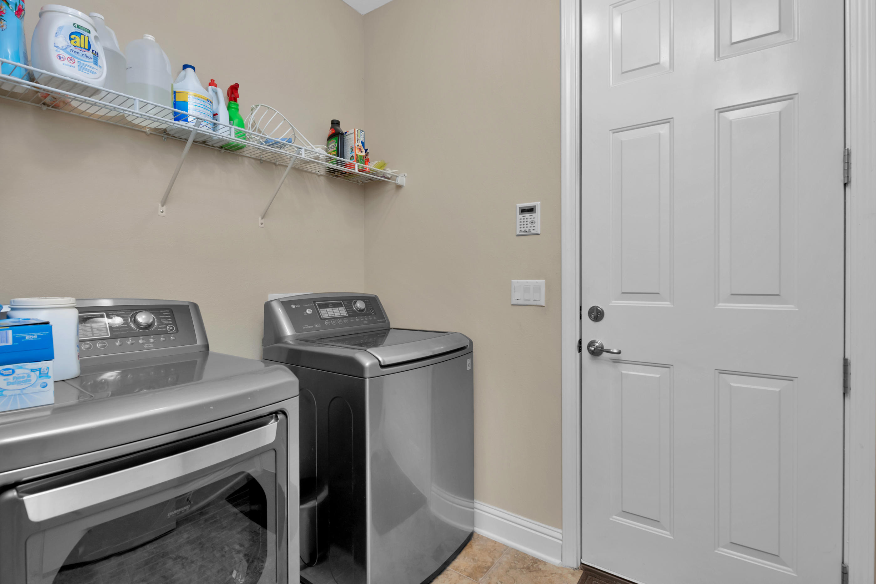 WINDMEADOWS - Residential