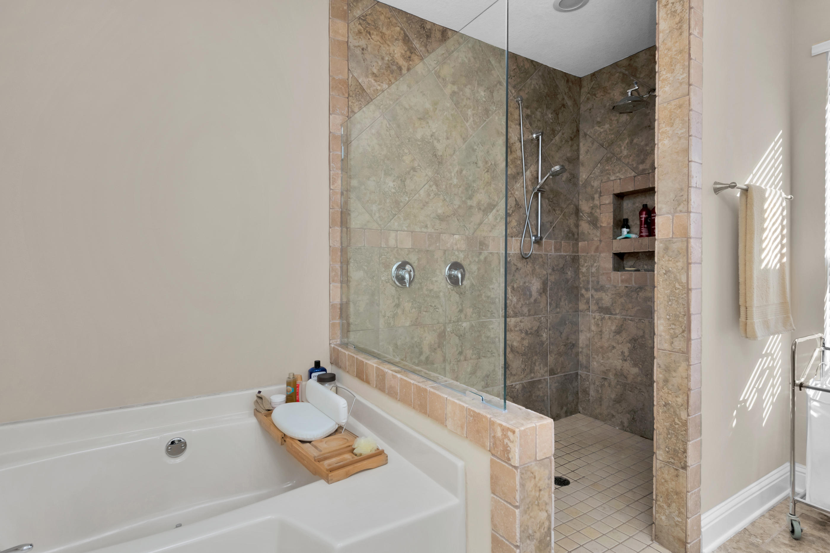 WINDMEADOWS - Residential