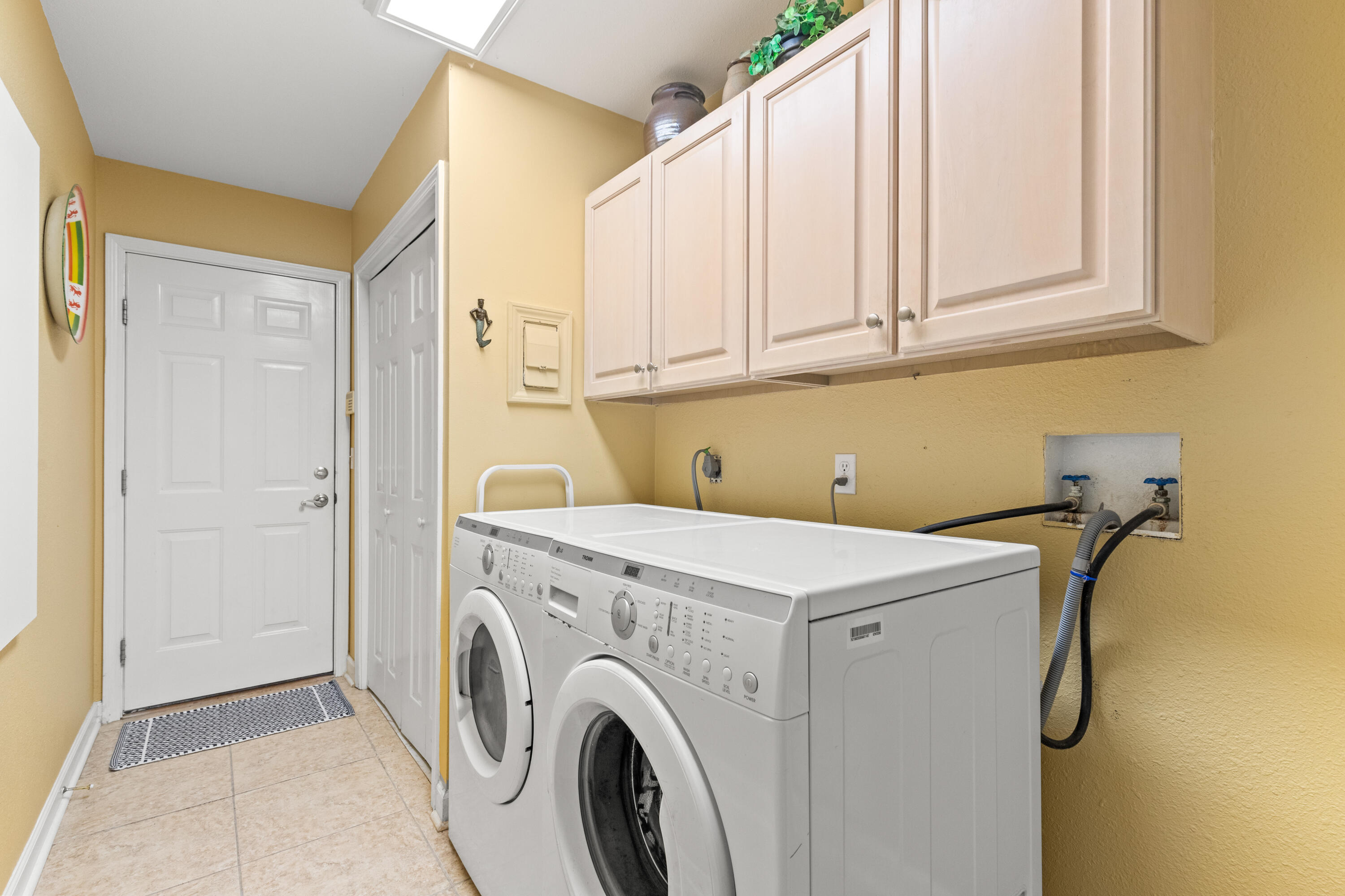 DEERWOOD - Residential Lease