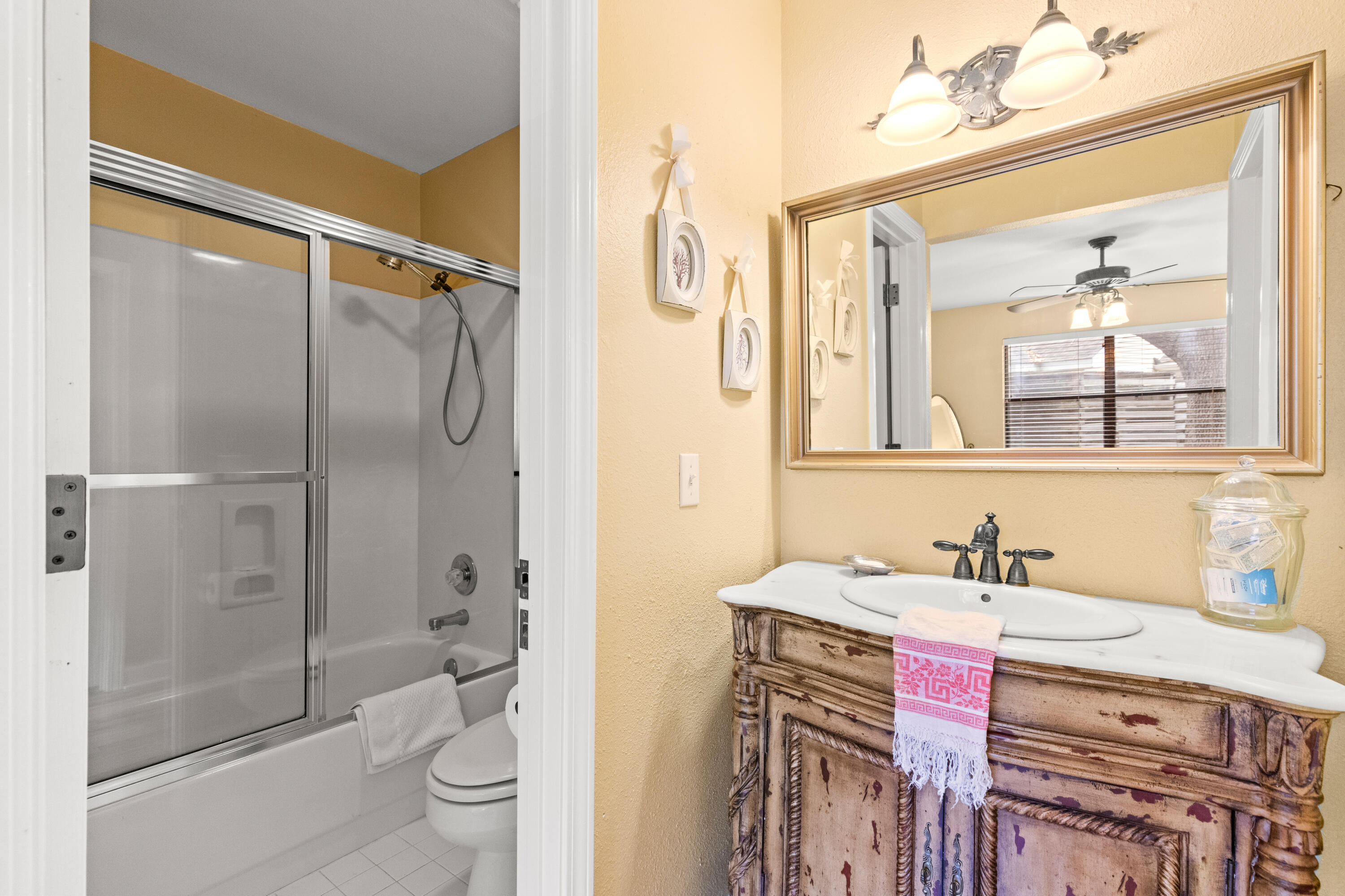 DEERWOOD - Residential Lease