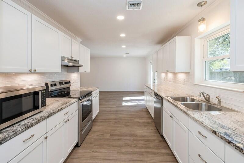 BAYOU WOODS - Residential